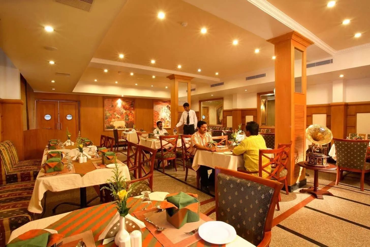 Restaurant/places to eat in Holiday Hotel