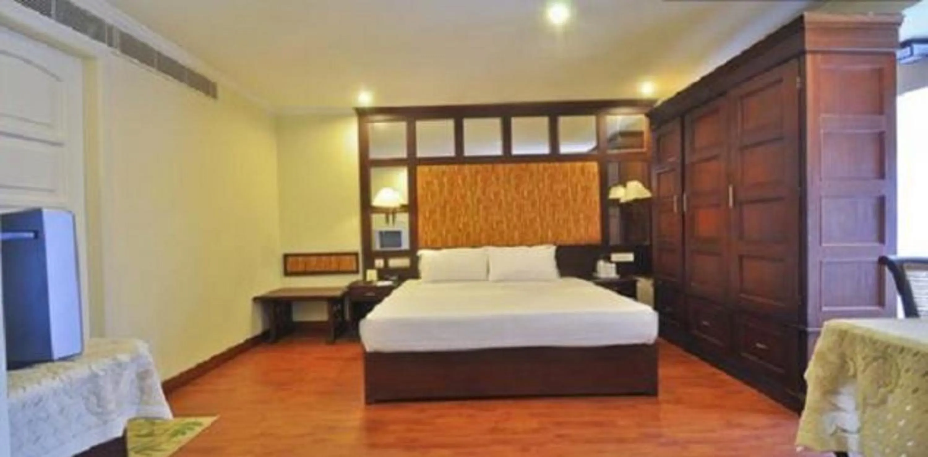 Bedroom, Bed in Holiday Hotel