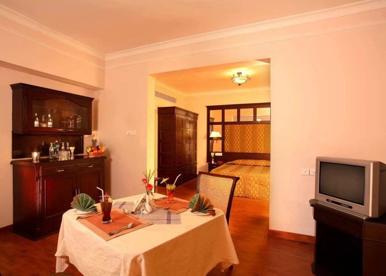 Dining area in Holiday Hotel