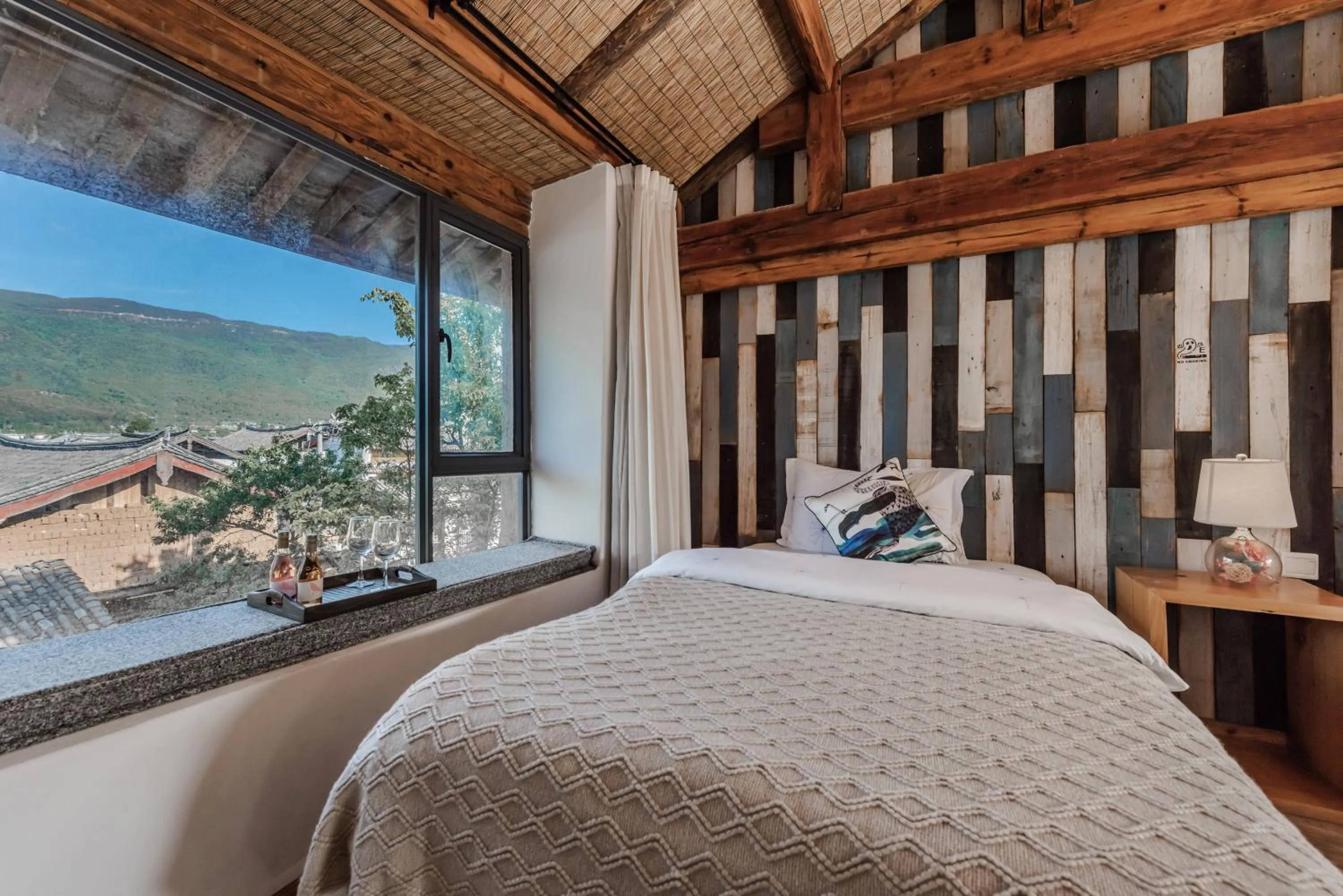 Bed in Baisha Flamingo Hotel