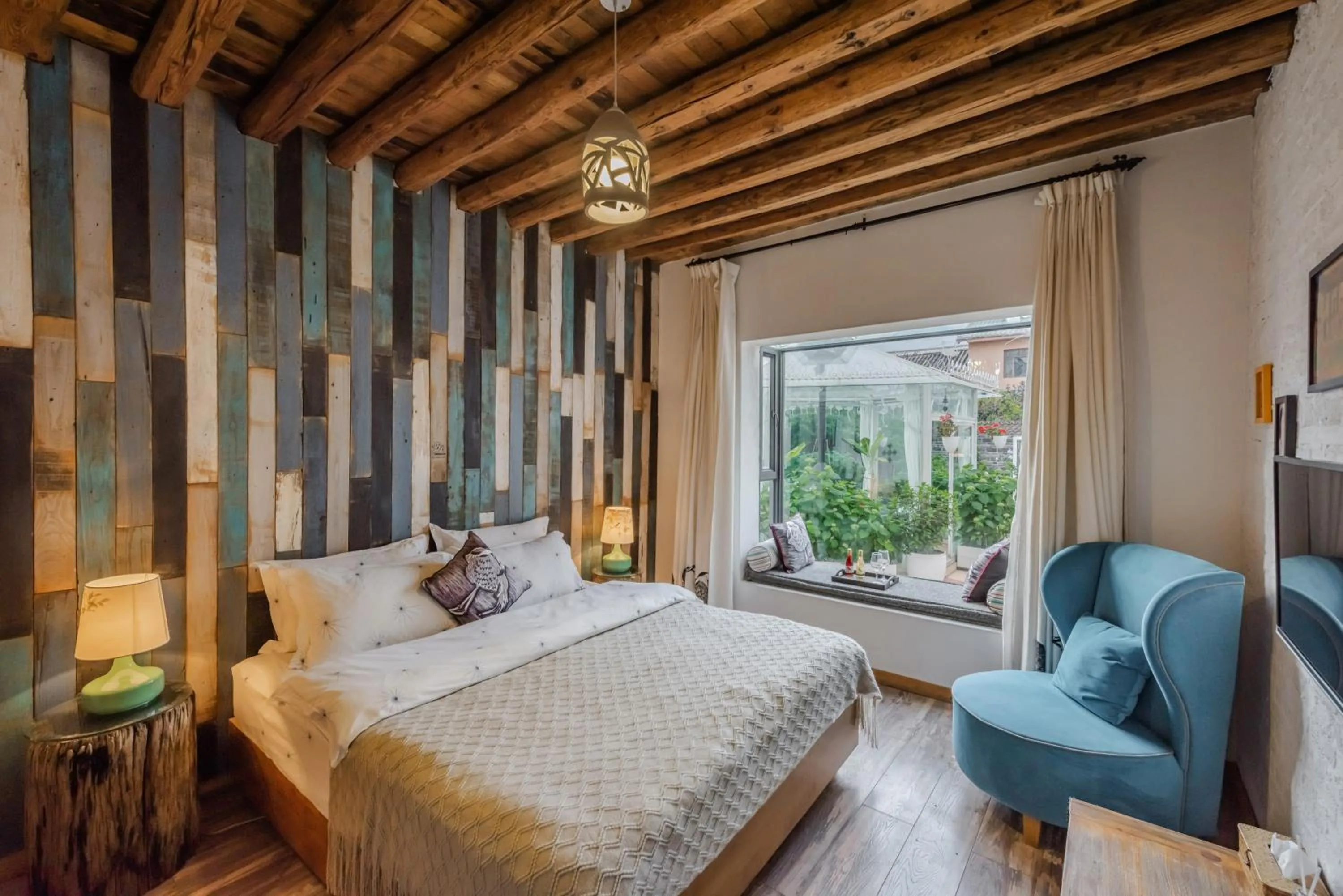 Bed in Baisha Flamingo Hotel