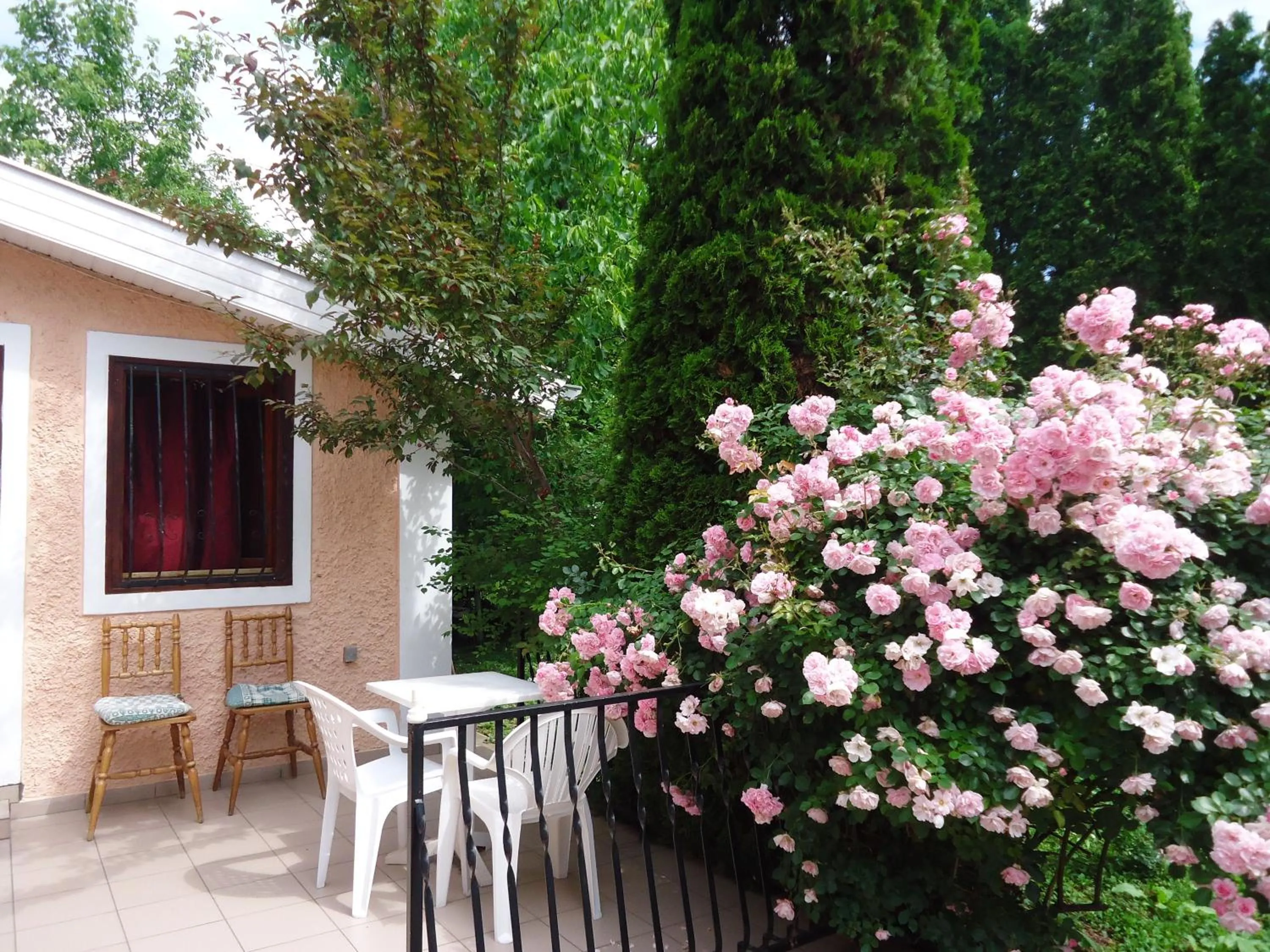 Holiday Apartmanház