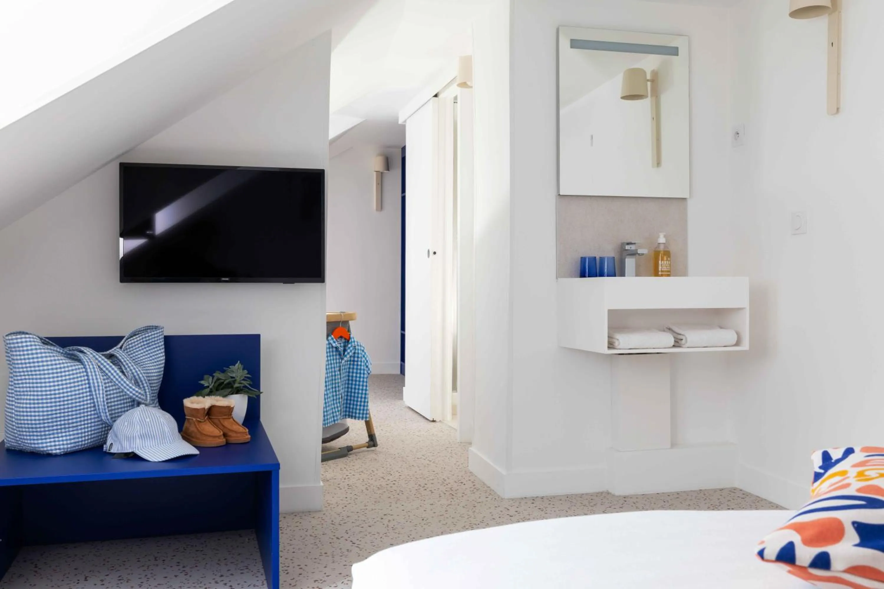 Photo of the whole room, Bed in Seb & Co