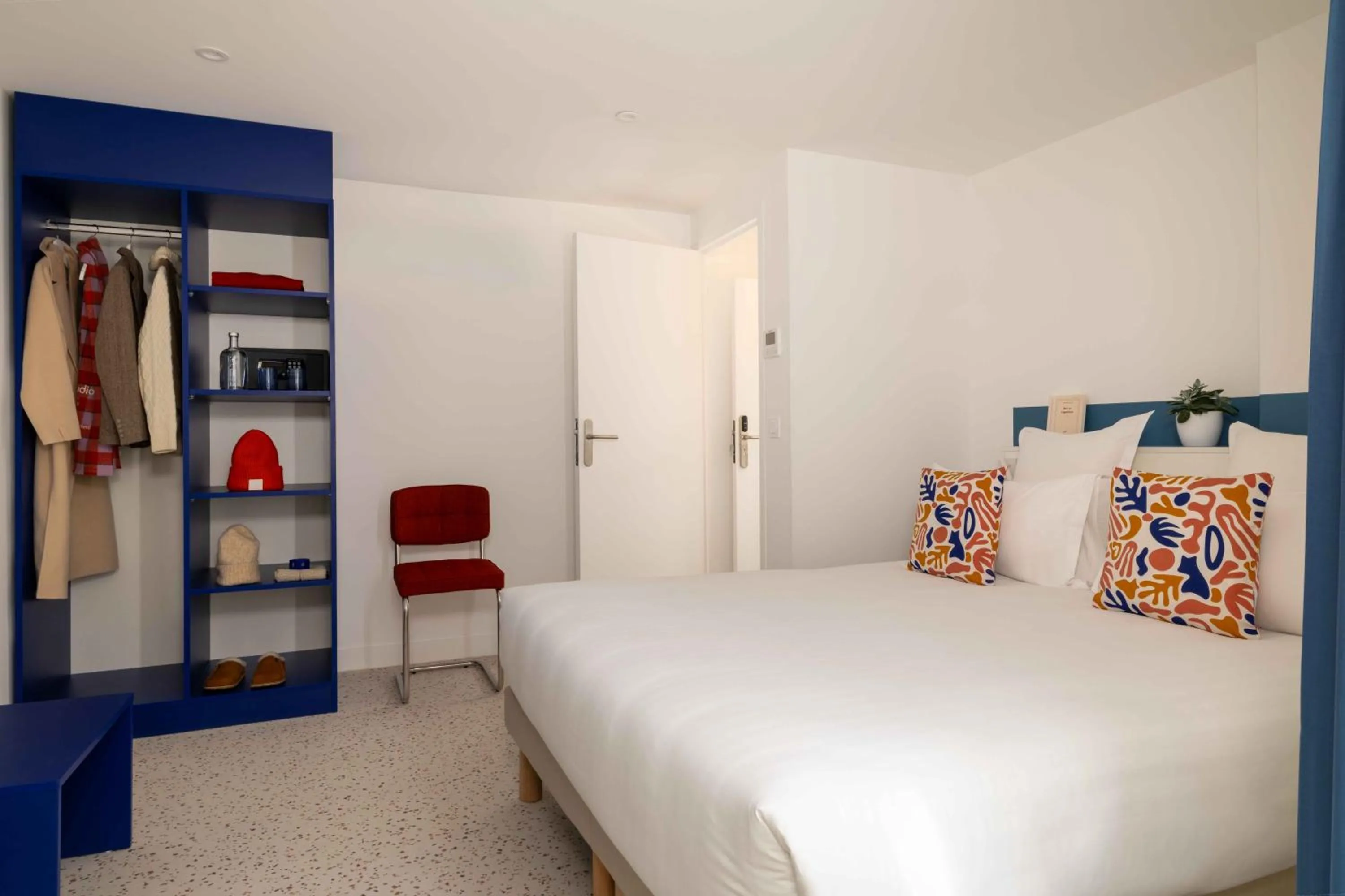 Photo of the whole room, Bed in Seb & Co