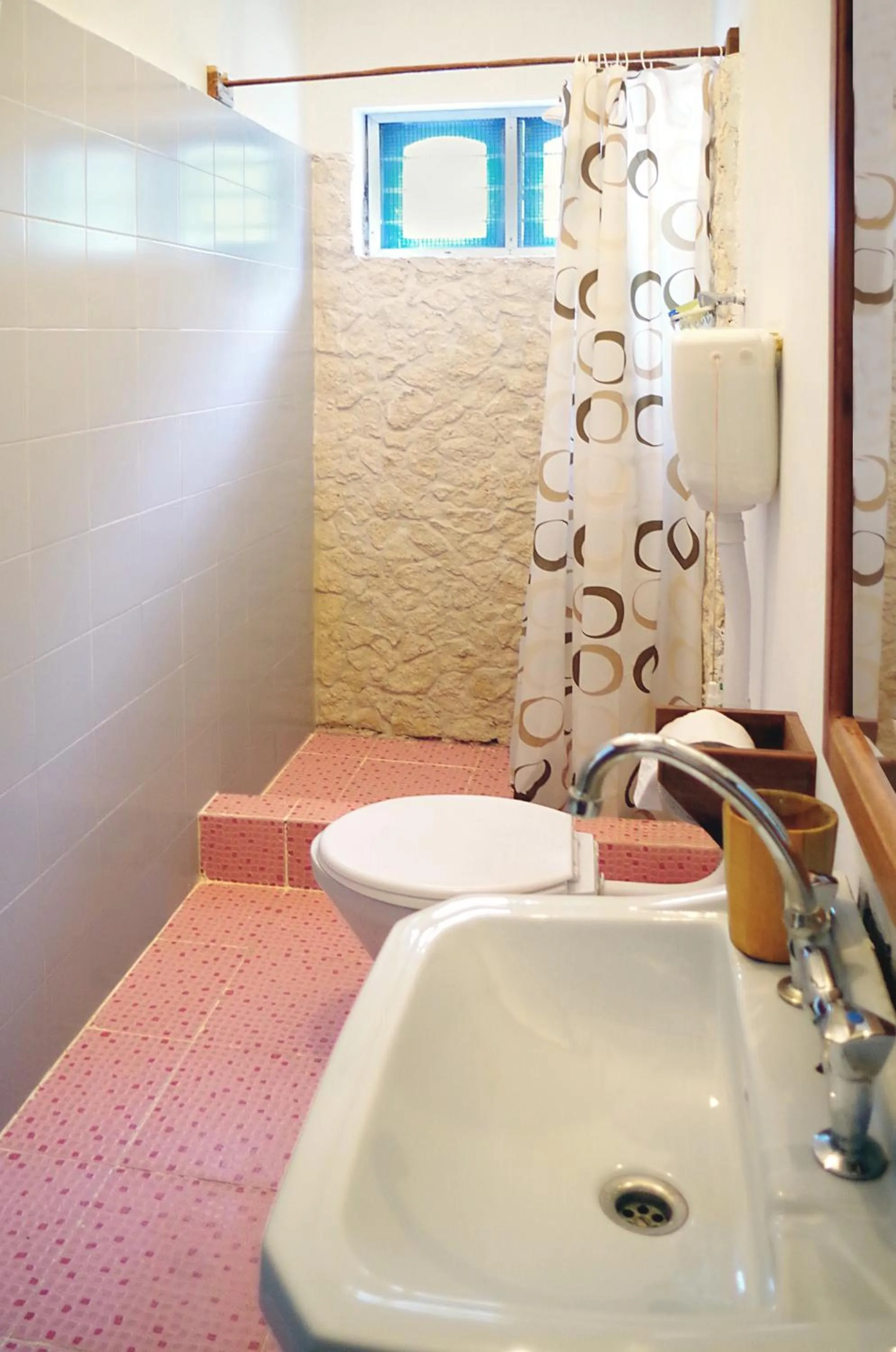 Bathroom in Kimte Beach Lodge