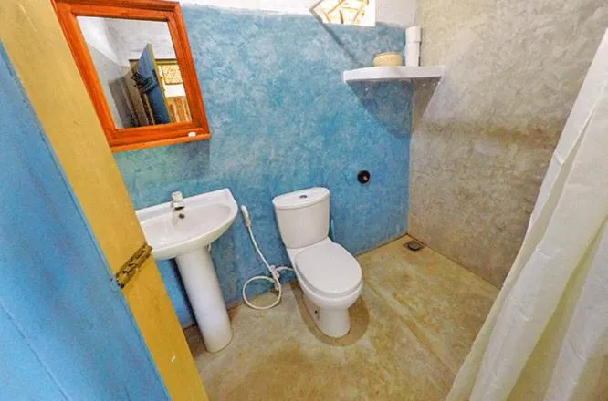 Toilet in De Silva Wind Resort Kalpitiya - Kitesurfing School Sri Lanka