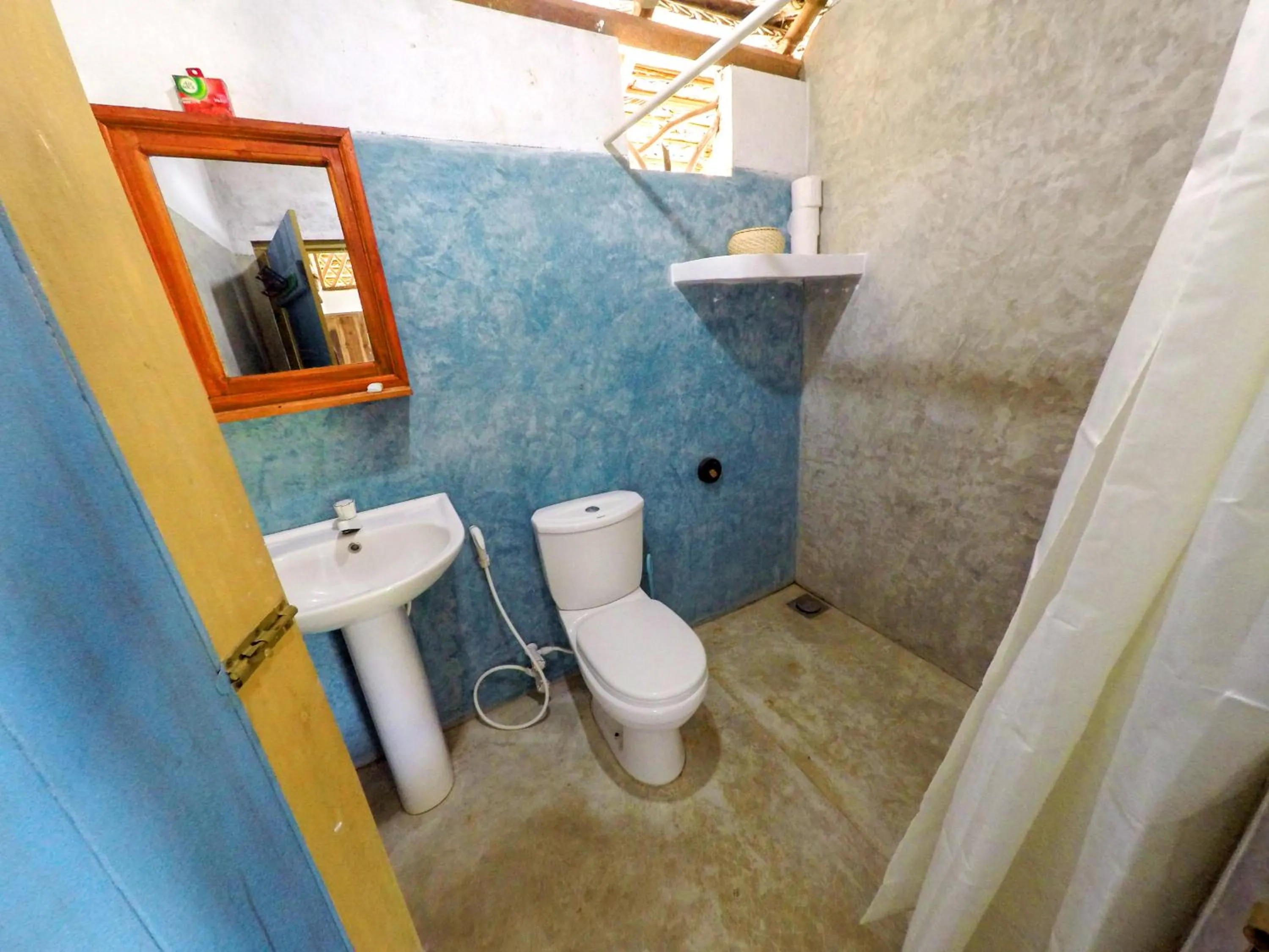 Bathroom in De Silva Wind Resort Kalpitiya - Kitesurfing School Sri Lanka