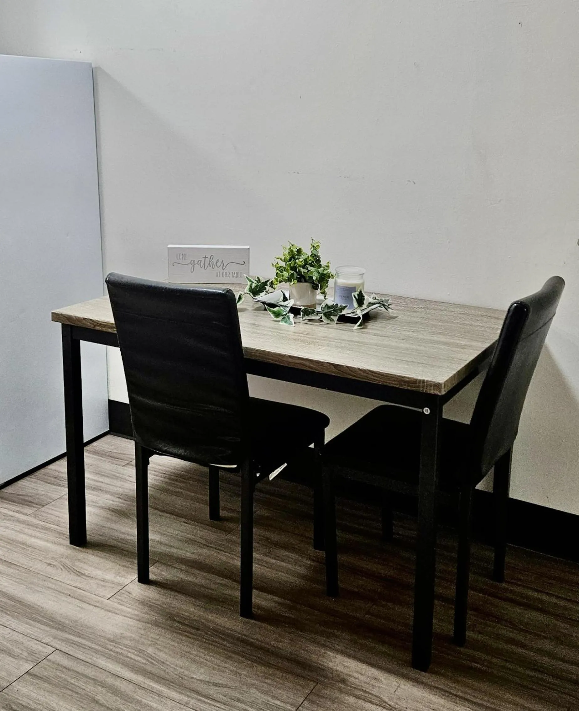 Dining area in Siegel Select Orange Park