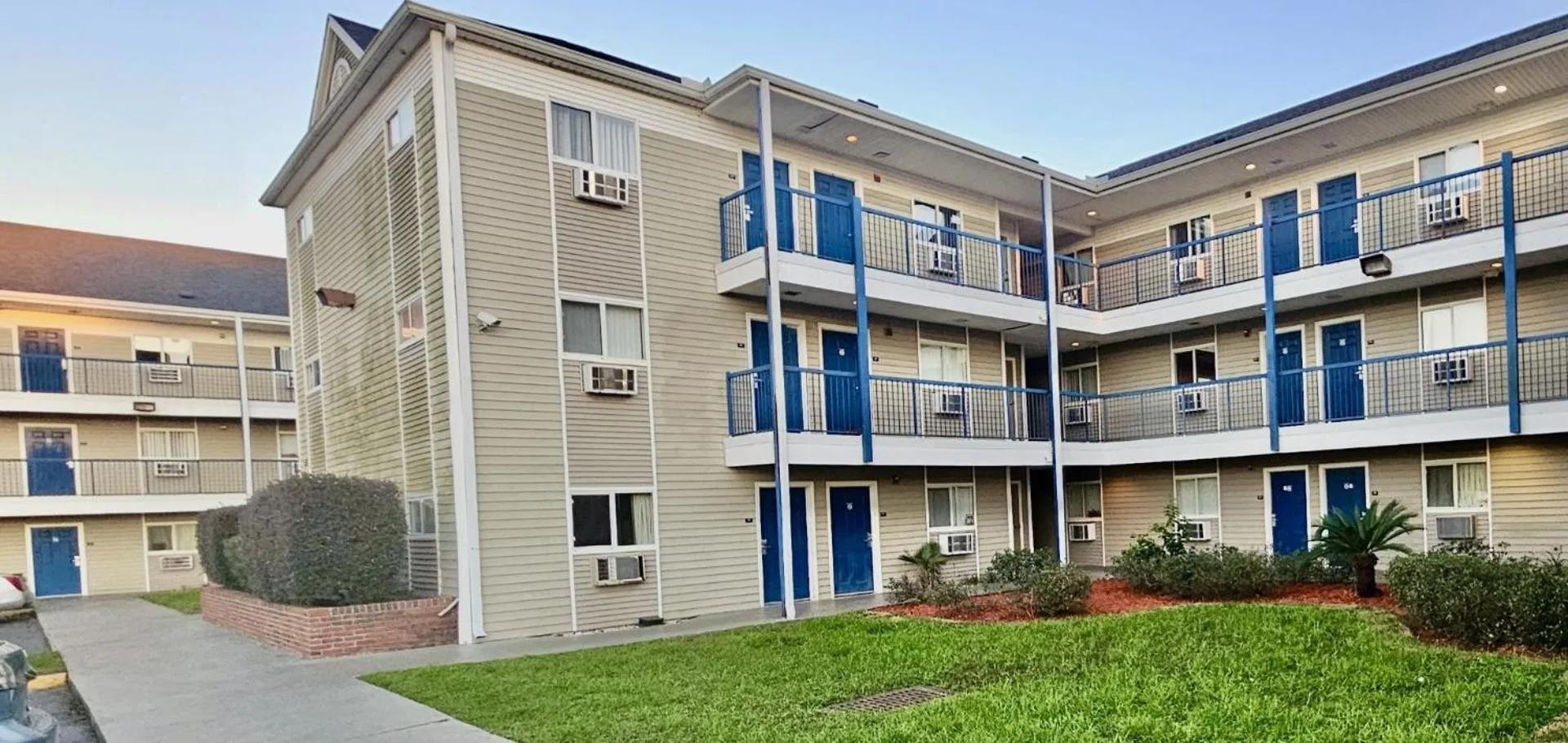 Property building in Siegel Select Orange Park