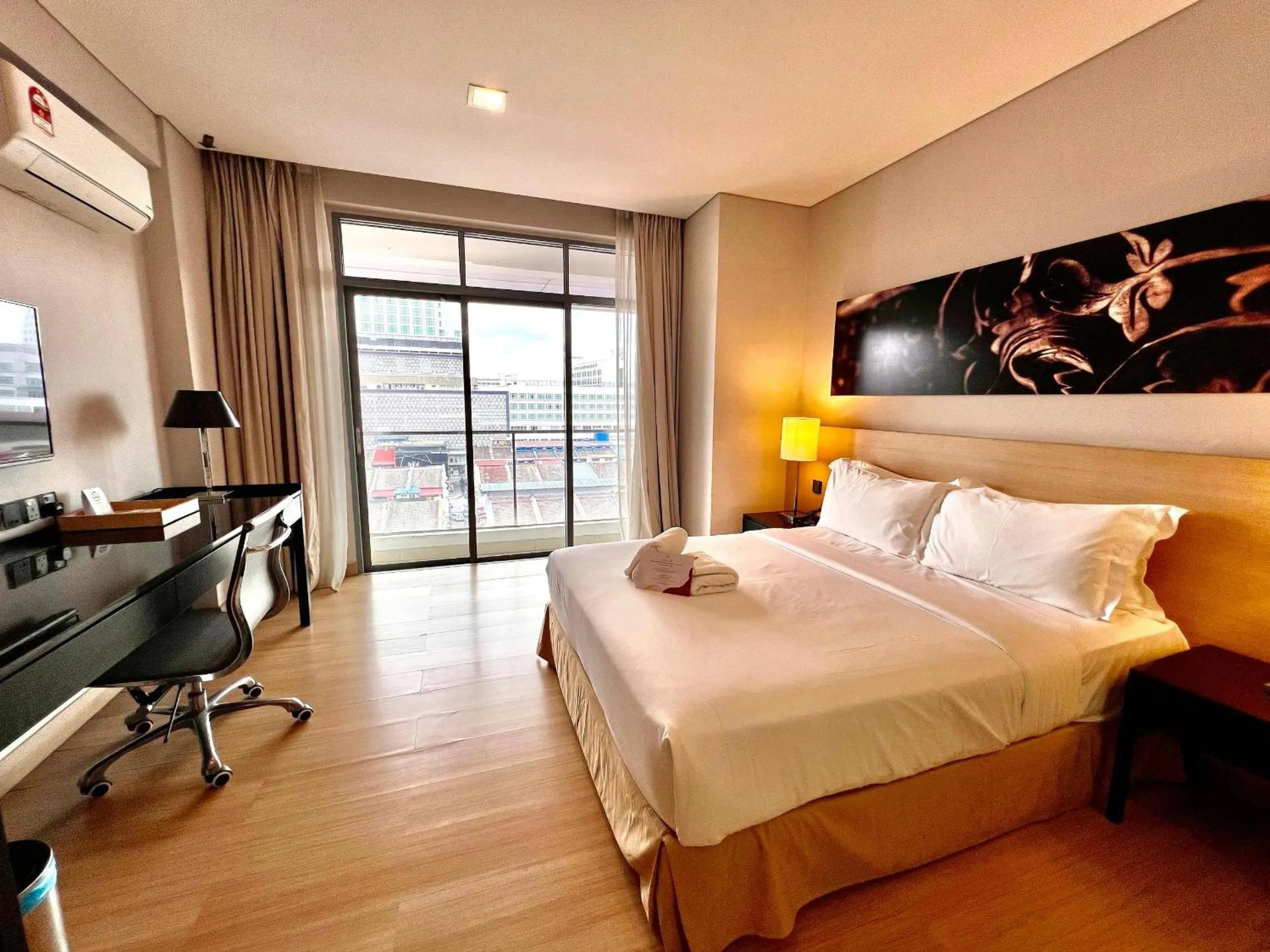 Bed in ASIA MELAKA HOTEL managed by The Straits Hotel & Suites 马六甲亚逸酒店