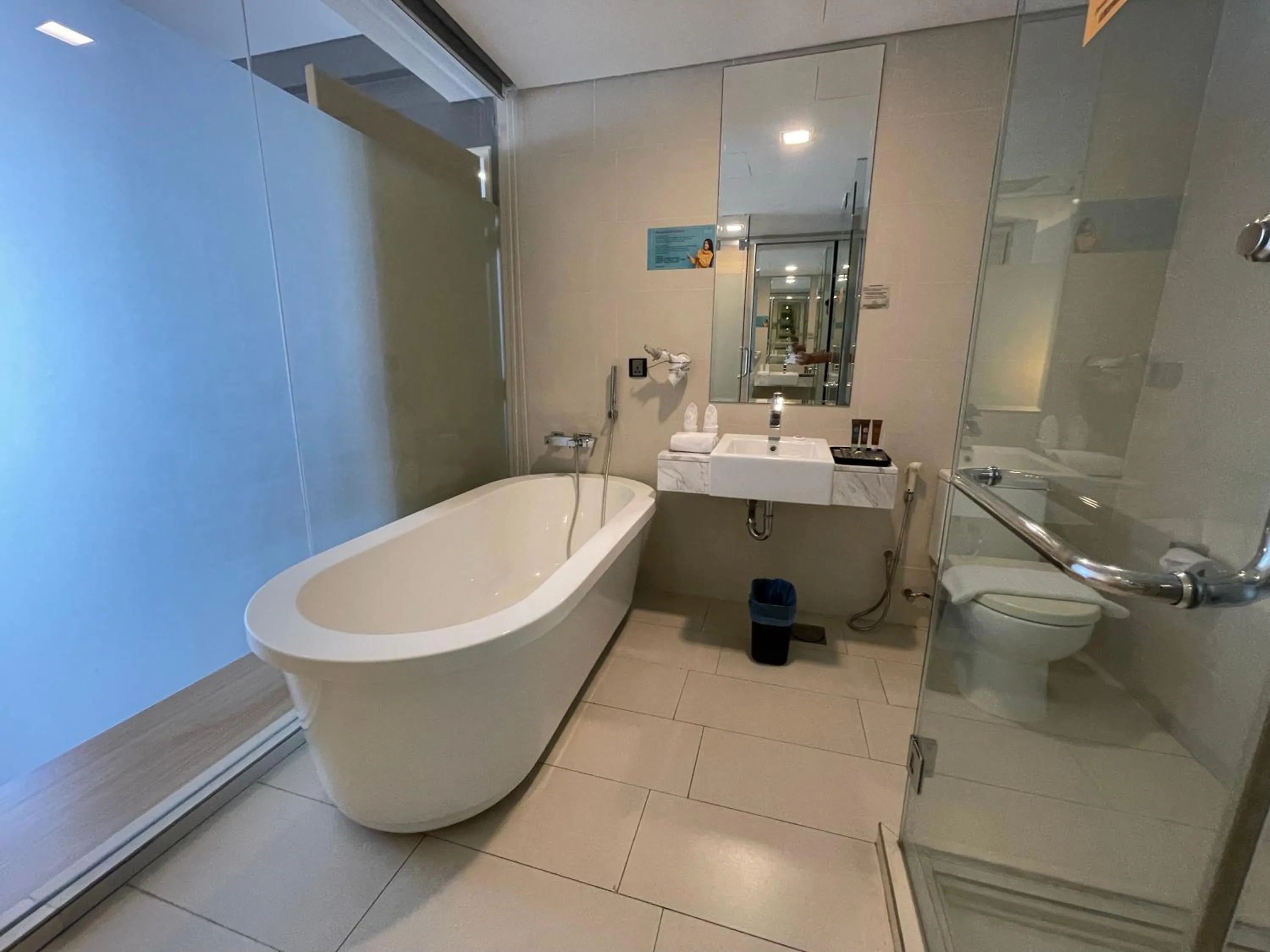 Shower in ASIA MELAKA HOTEL managed by The Straits Hotel & Suites 马六甲亚逸酒店