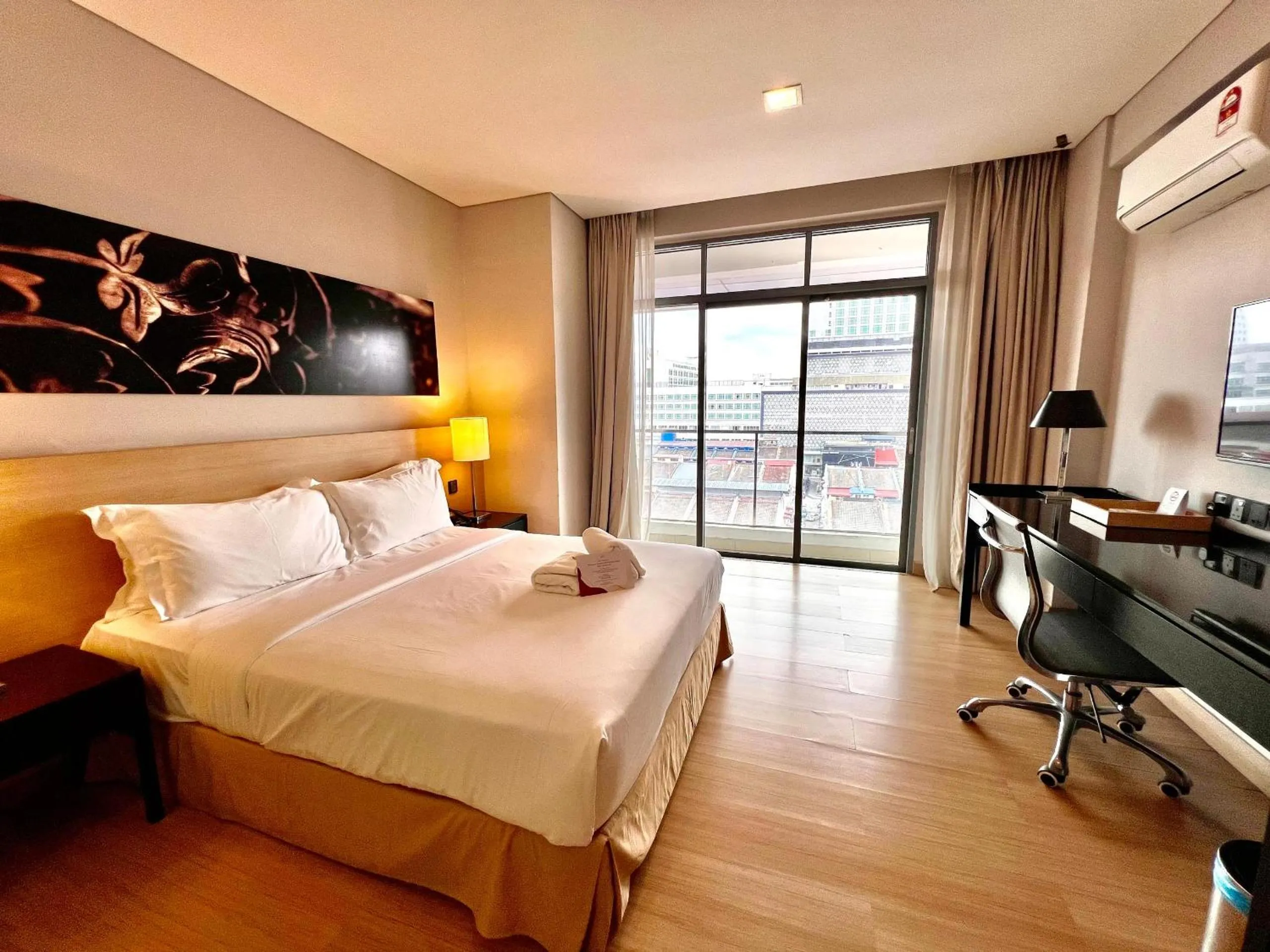 Bed in ASIA MELAKA HOTEL managed by The Straits Hotel & Suites 马六甲亚逸酒店