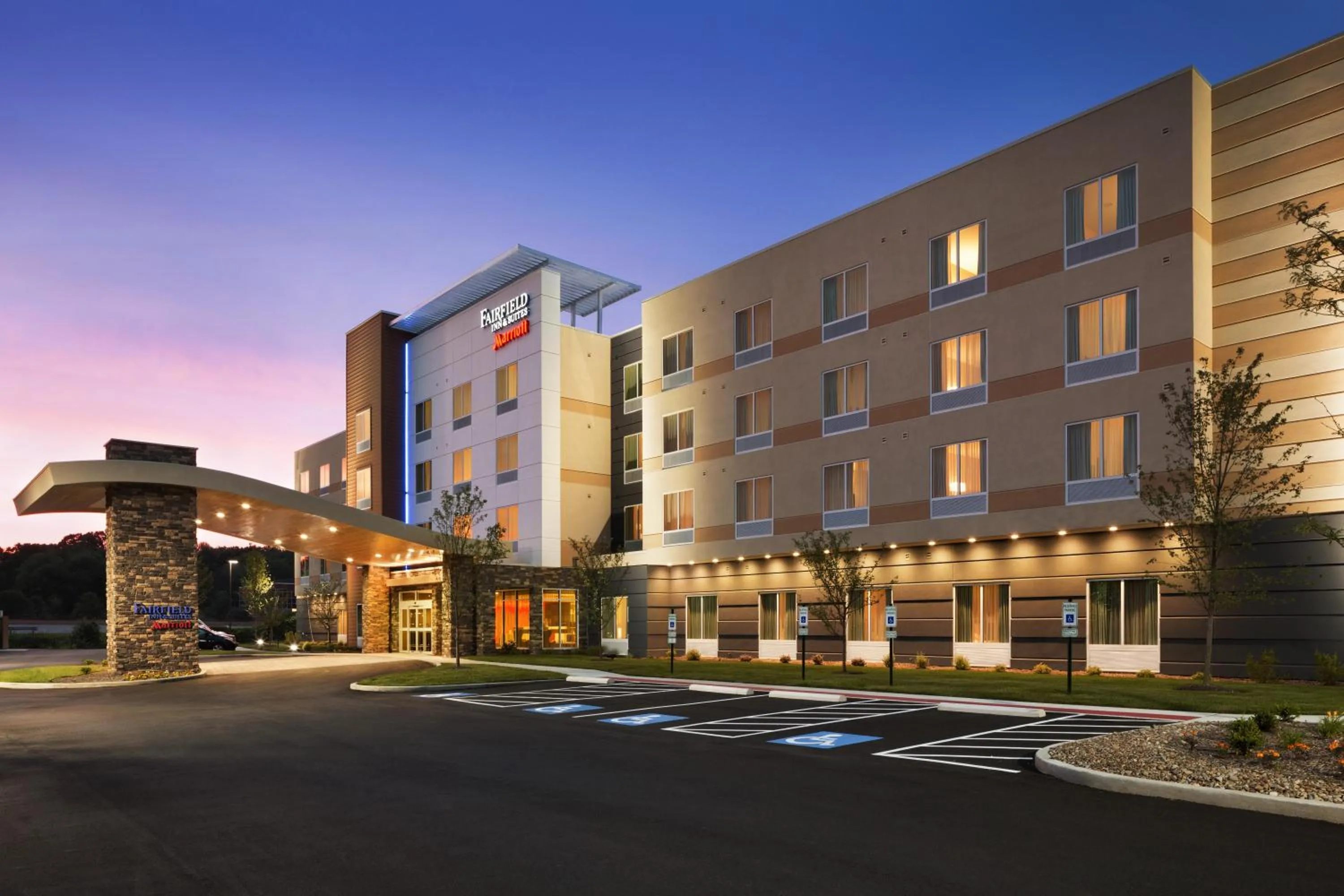 Property building in Fairfield Inn & Suites by Marriott Akron Fairlawn
