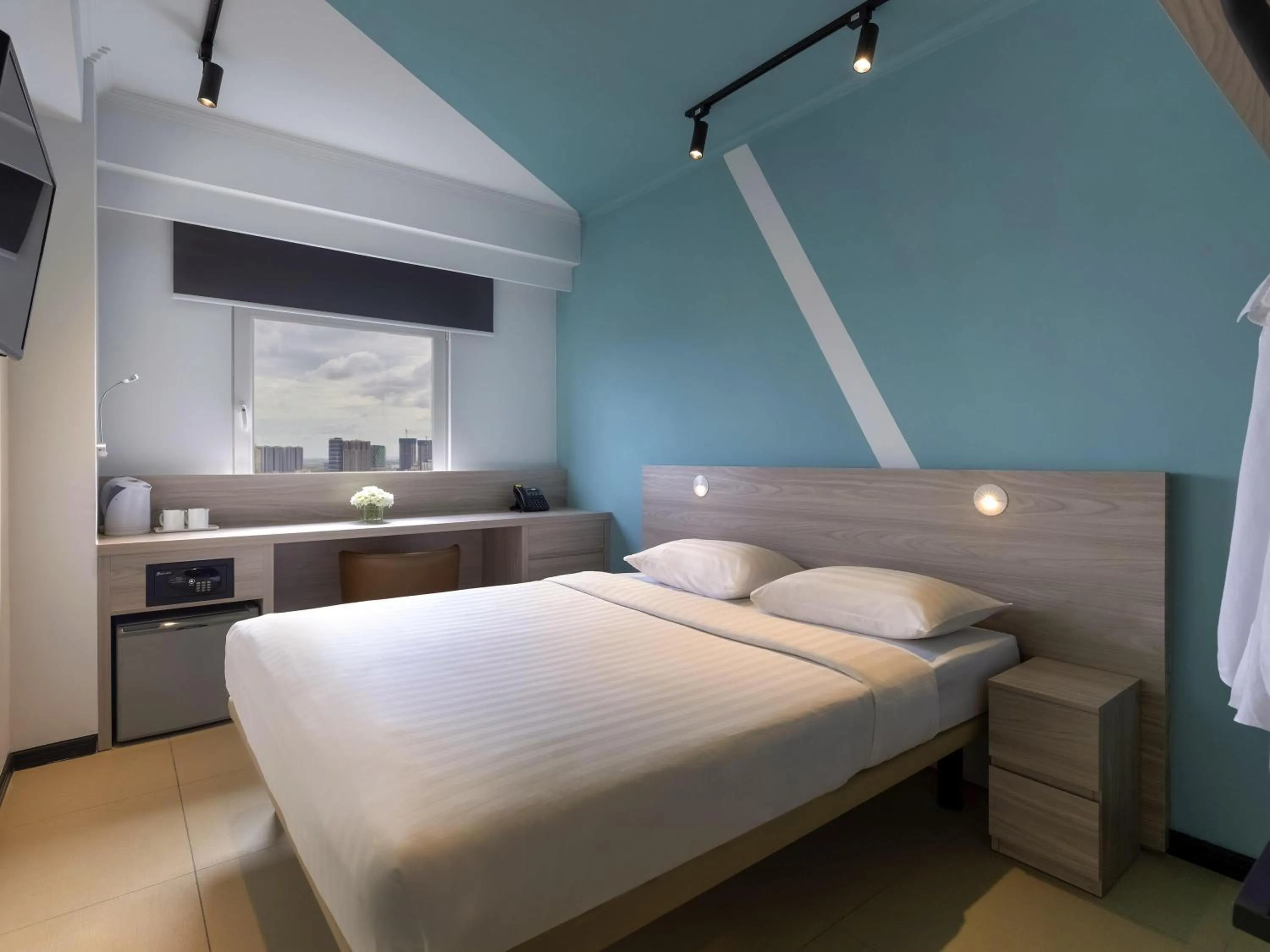 Bedroom, Bed in ibis budget Phnom Penh Riverside