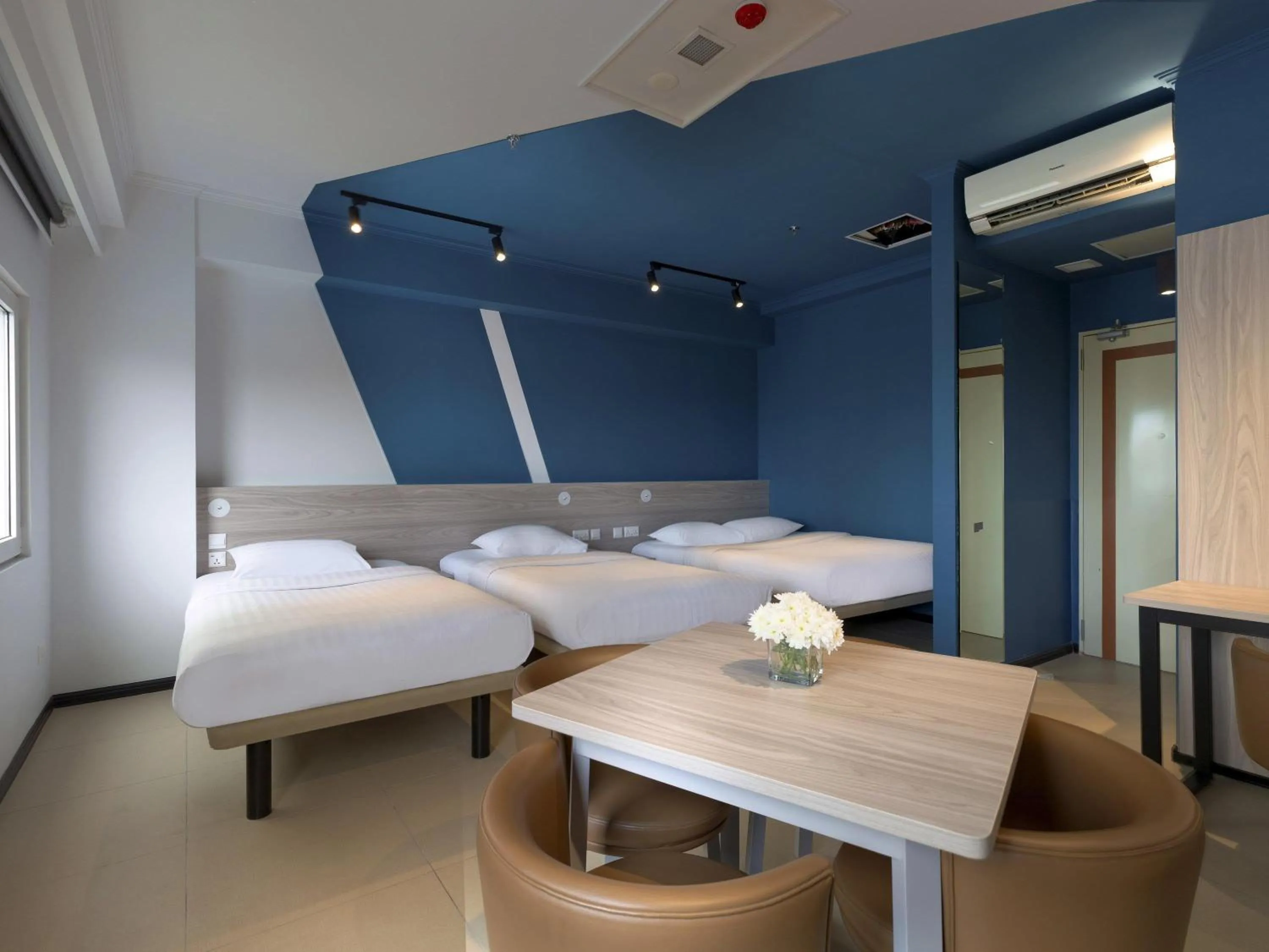 Bedroom, Bed in ibis budget Phnom Penh Riverside