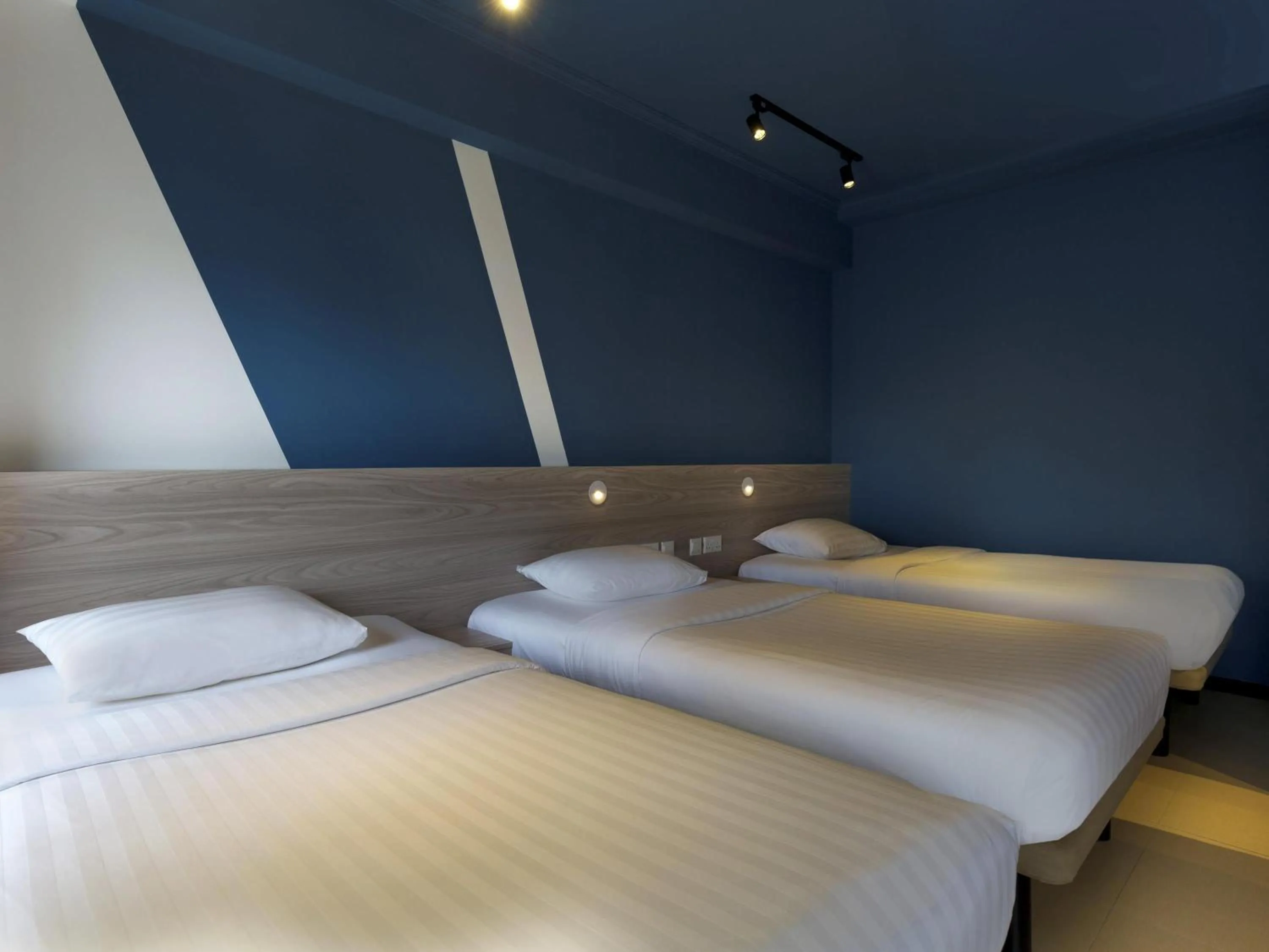 Bedroom, Bed in ibis budget Phnom Penh Riverside