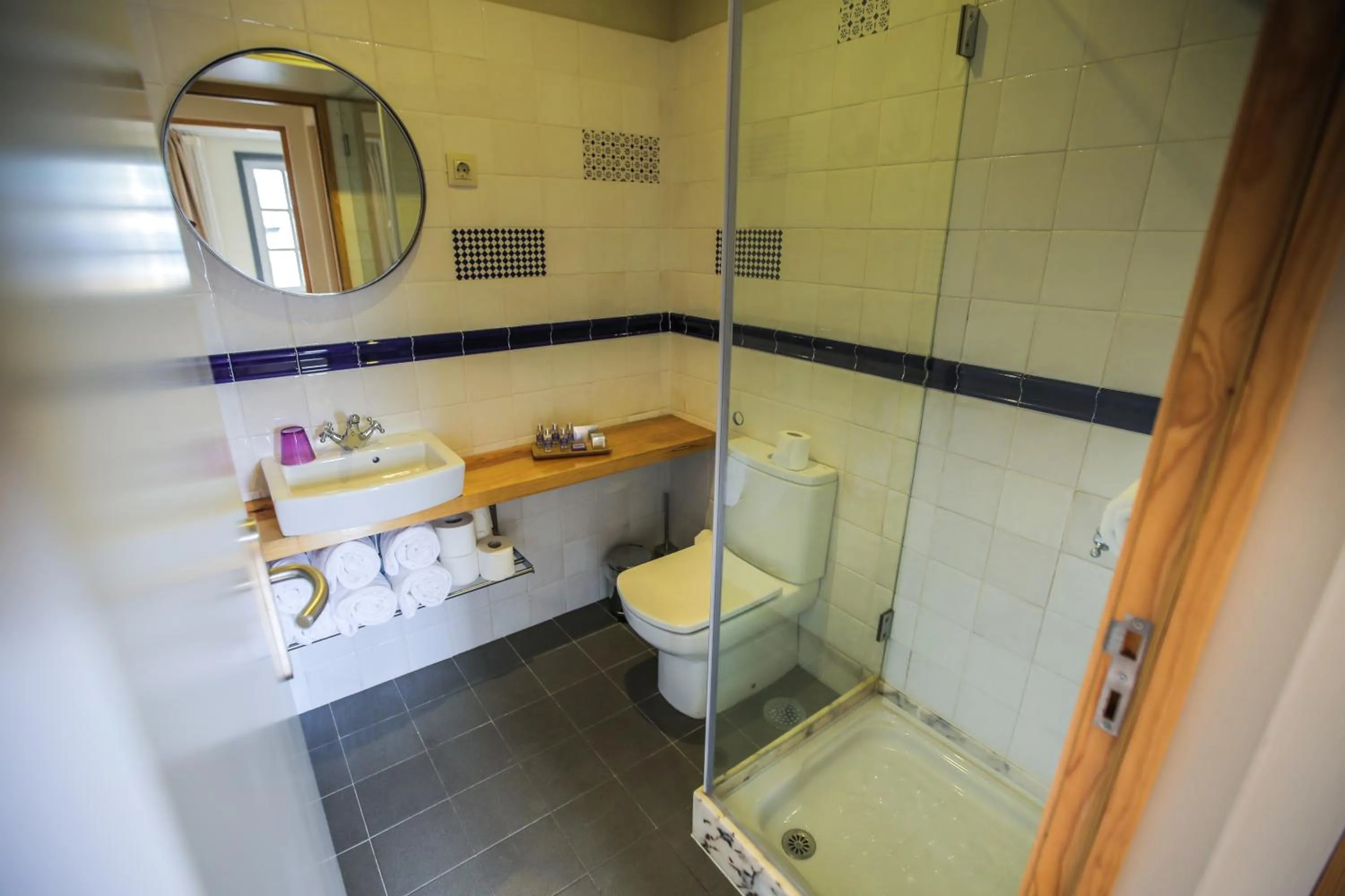 Shower in My Ribeira Guest House