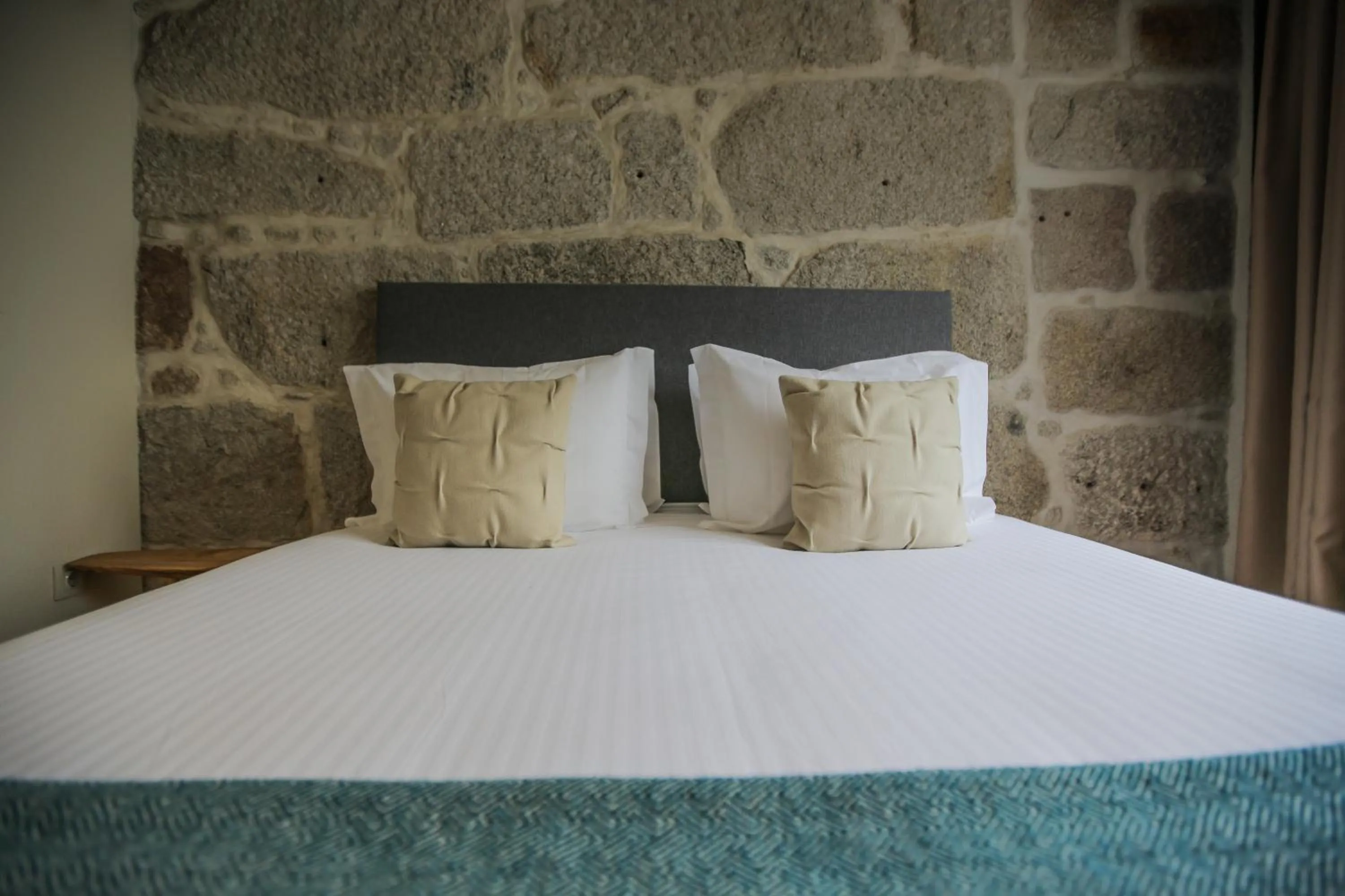 Bed in My Ribeira Guest House