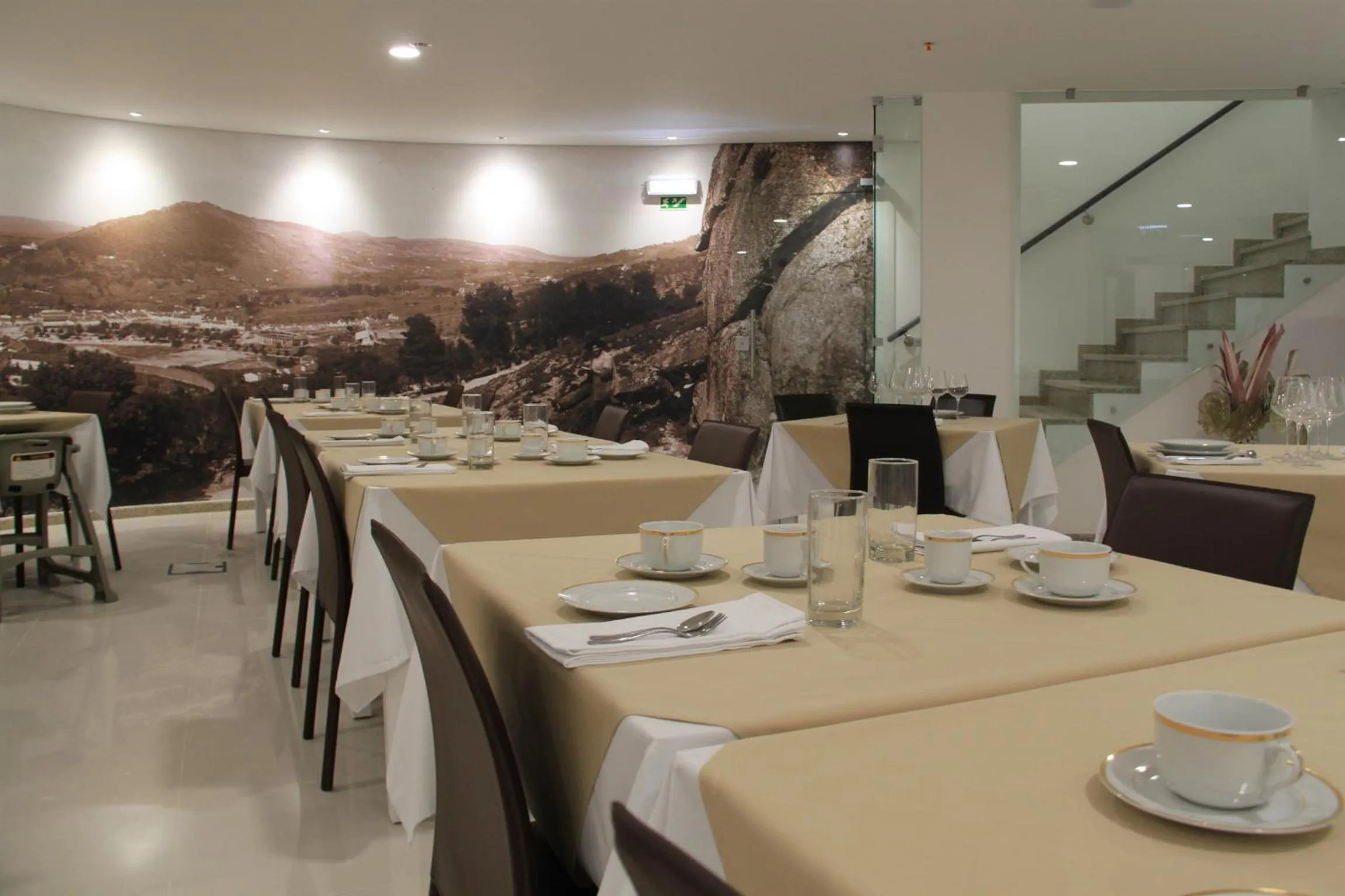 Restaurant/places to eat in Hotel José Régio