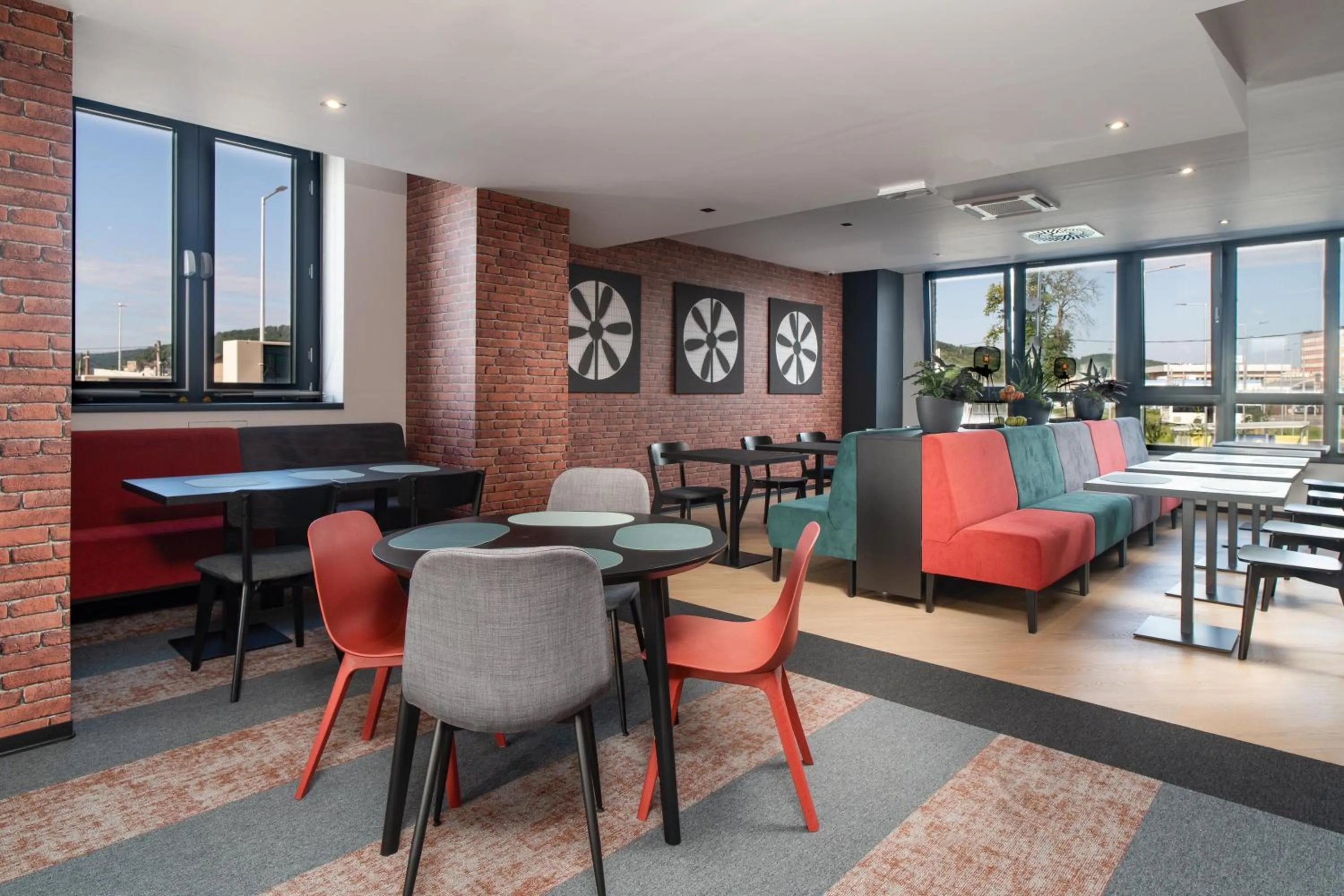 Lobby or reception in Best Western Hotel Presov