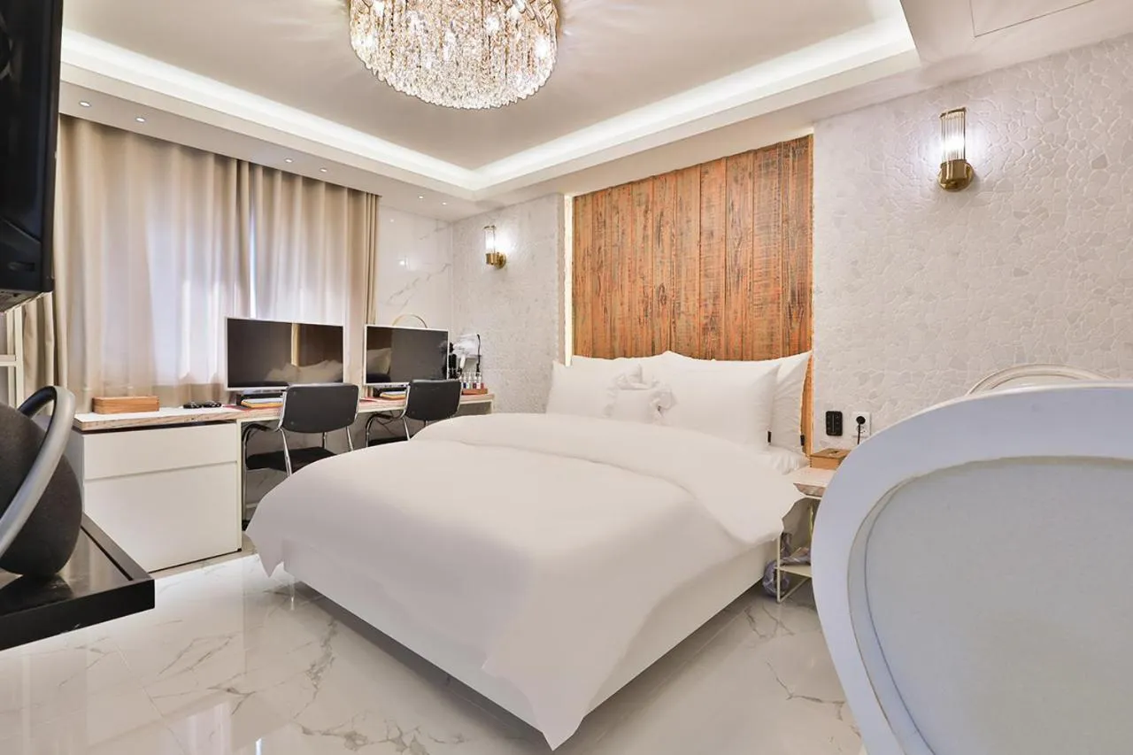 Bedroom, Bed in 2월 호텔 리버사이드 경산점