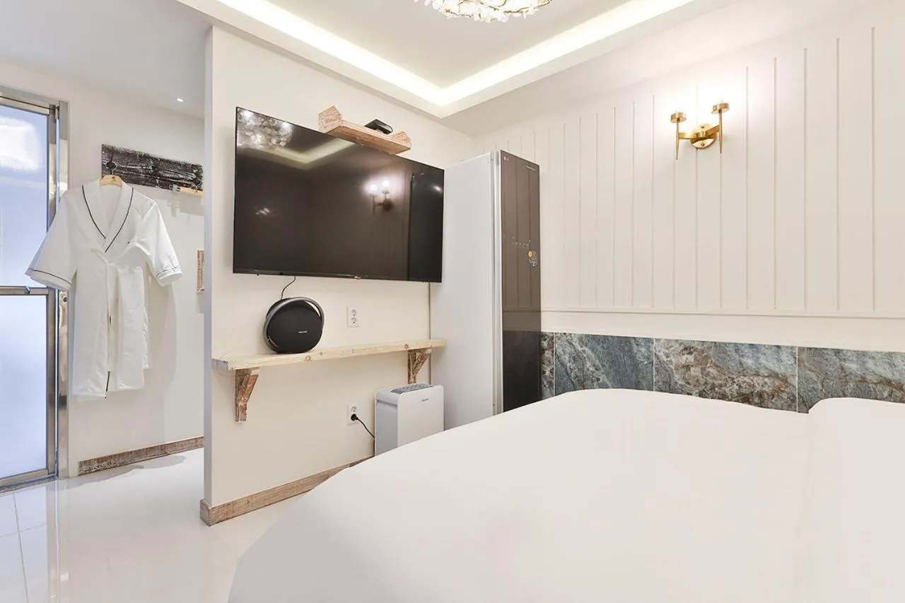 Photo of the whole room, Bed in 2월 호텔 리버사이드 경산점