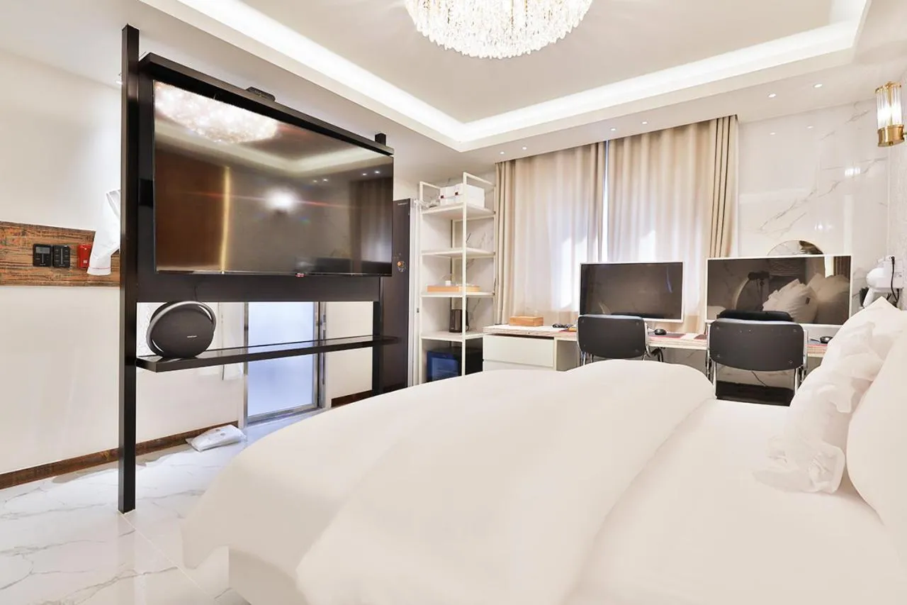 Photo of the whole room, Bed in 2월 호텔 리버사이드 경산점