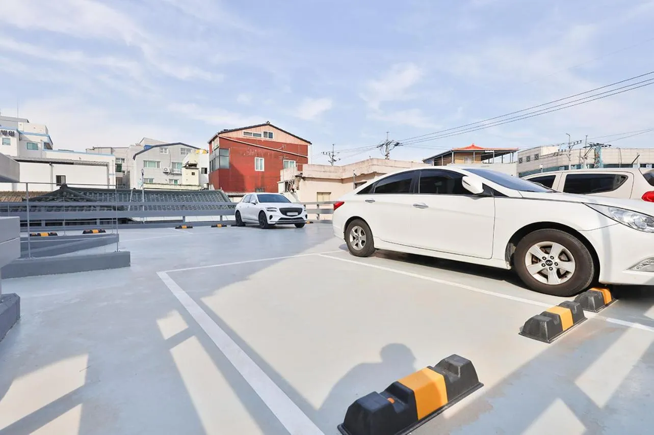 Parking in 2월 호텔 리버사이드 경산점