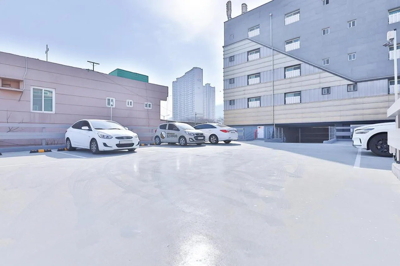 Parking in 2월 호텔 리버사이드 경산점