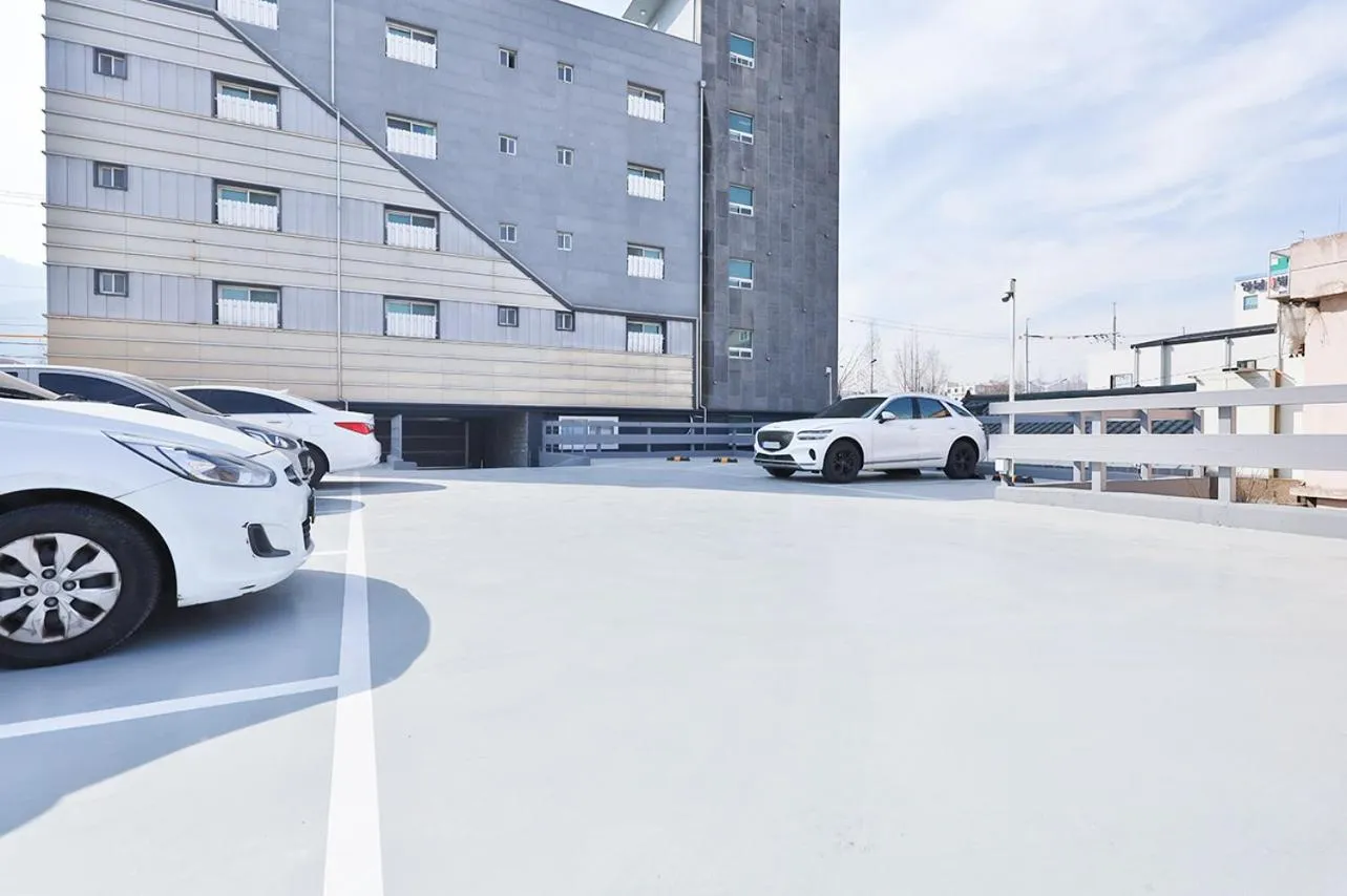 Parking in 2월 호텔 리버사이드 경산점