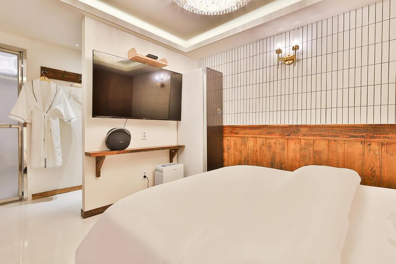 Photo of the whole room, Bed in 2월 호텔 리버사이드 경산점