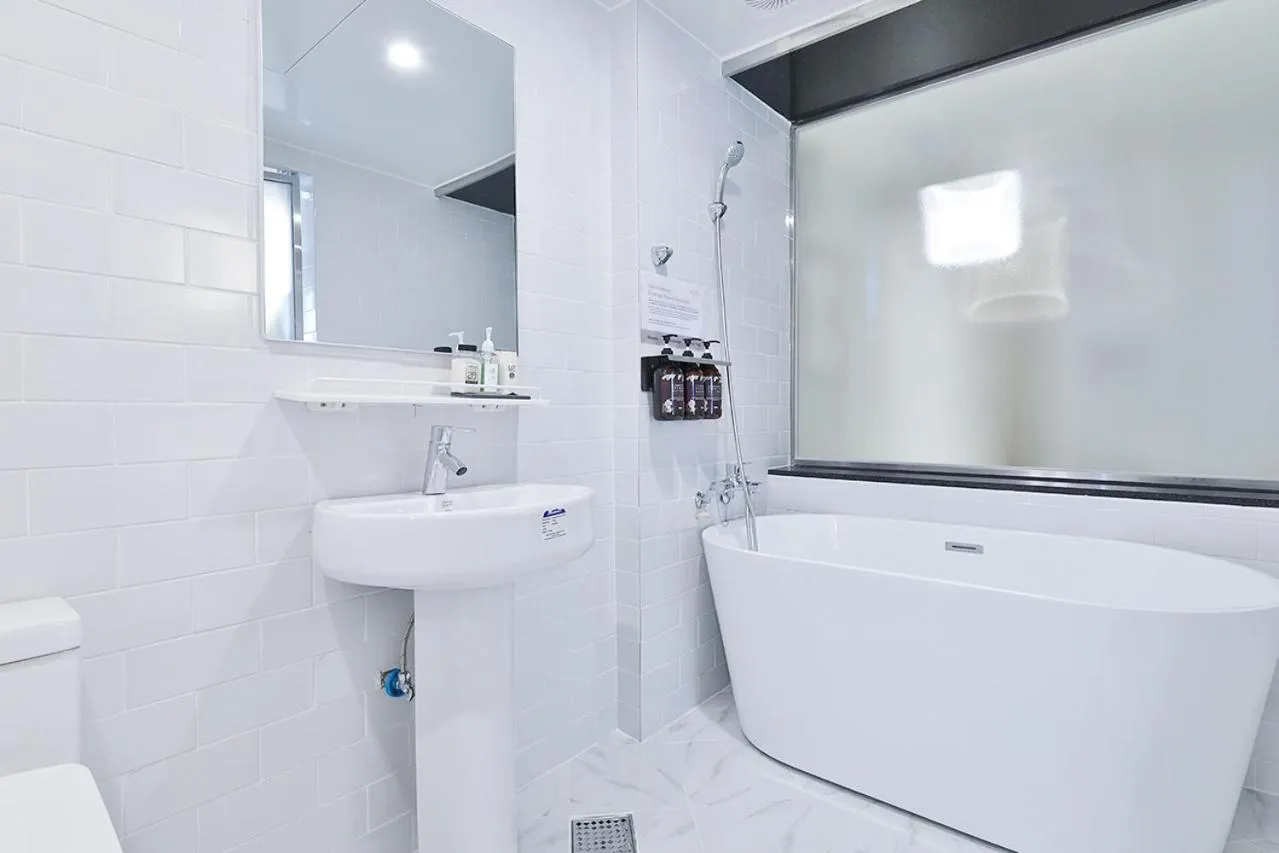 Bathroom in 2월 호텔 리버사이드 경산점