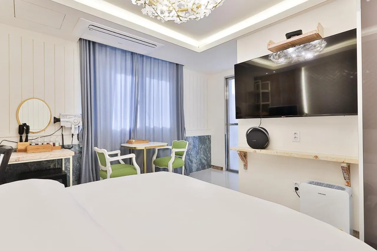 Photo of the whole room, Bed in 2월 호텔 리버사이드 경산점