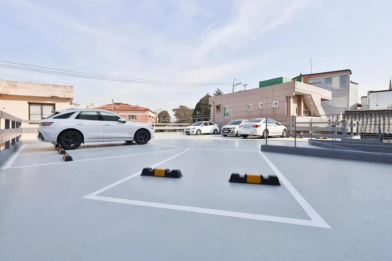 Parking in 2월 호텔 리버사이드 경산점