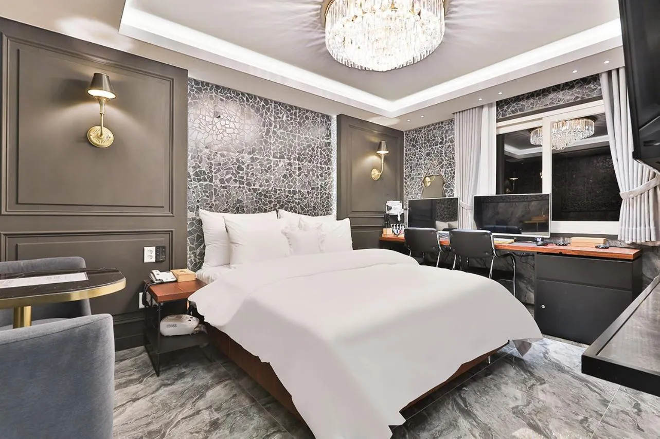 Photo of the whole room, Bed in 2월 호텔 리버사이드 경산점