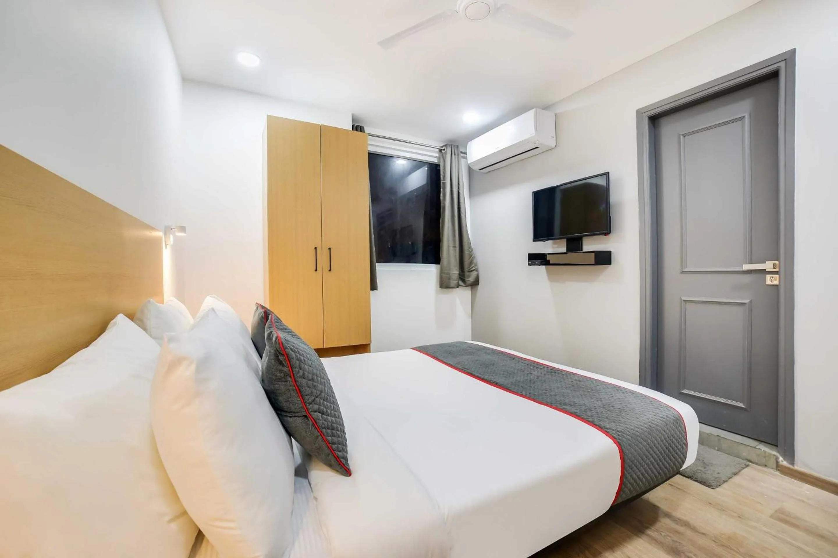 Bedroom, Bed in Collection O GGS Indraprastha University