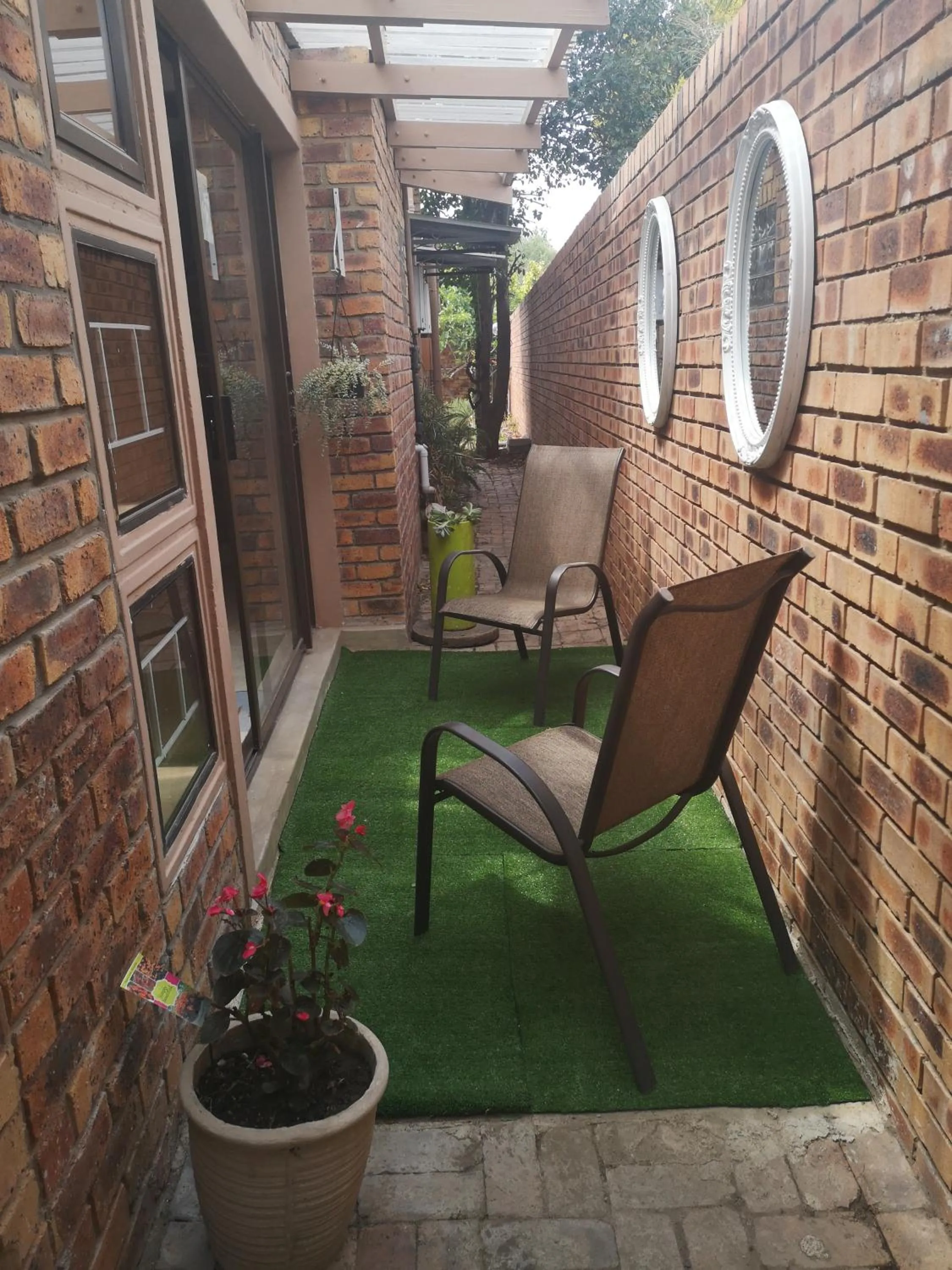 Garden in Dormio Manor Guest Lodge