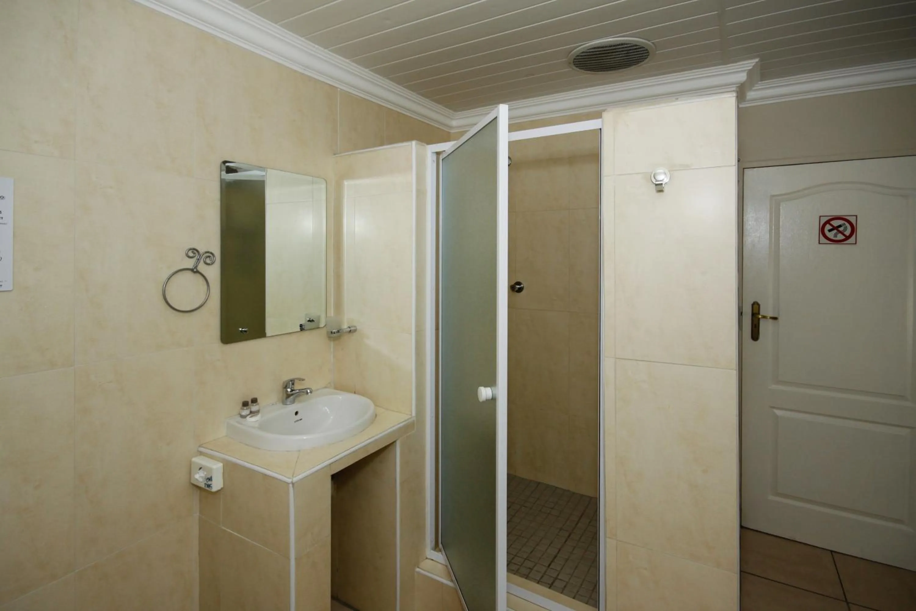 Bathroom in Dormio Manor Guest Lodge