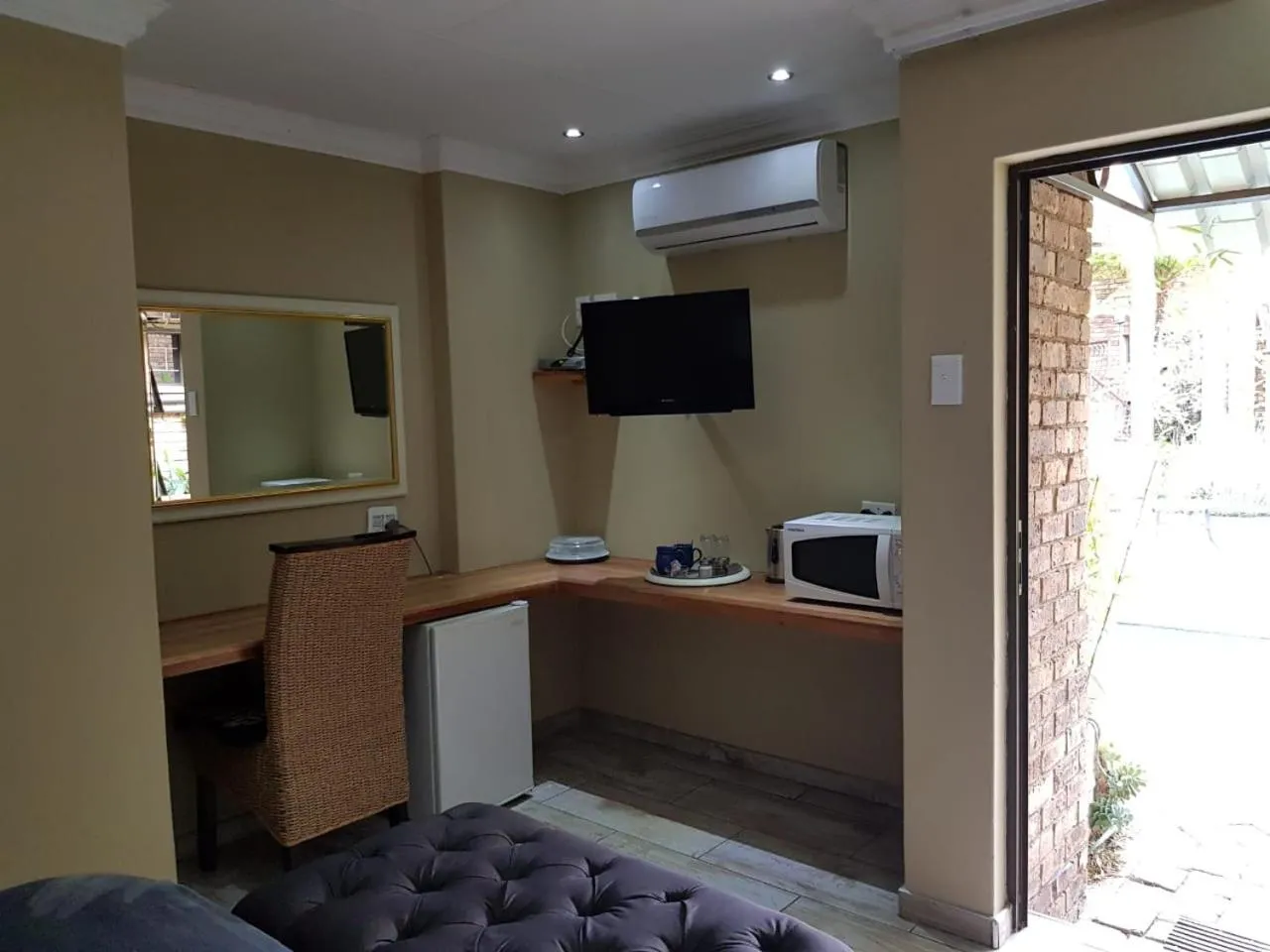 Coffee/tea facilities in Dormio Manor Guest Lodge