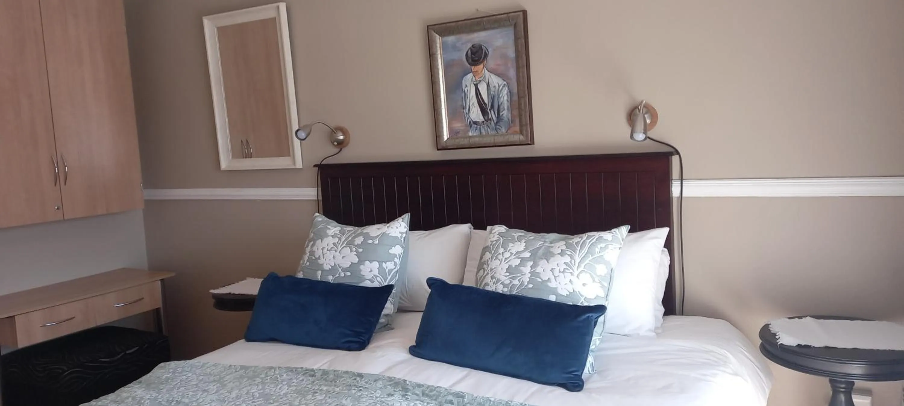 Bed in Dormio Manor Guest Lodge