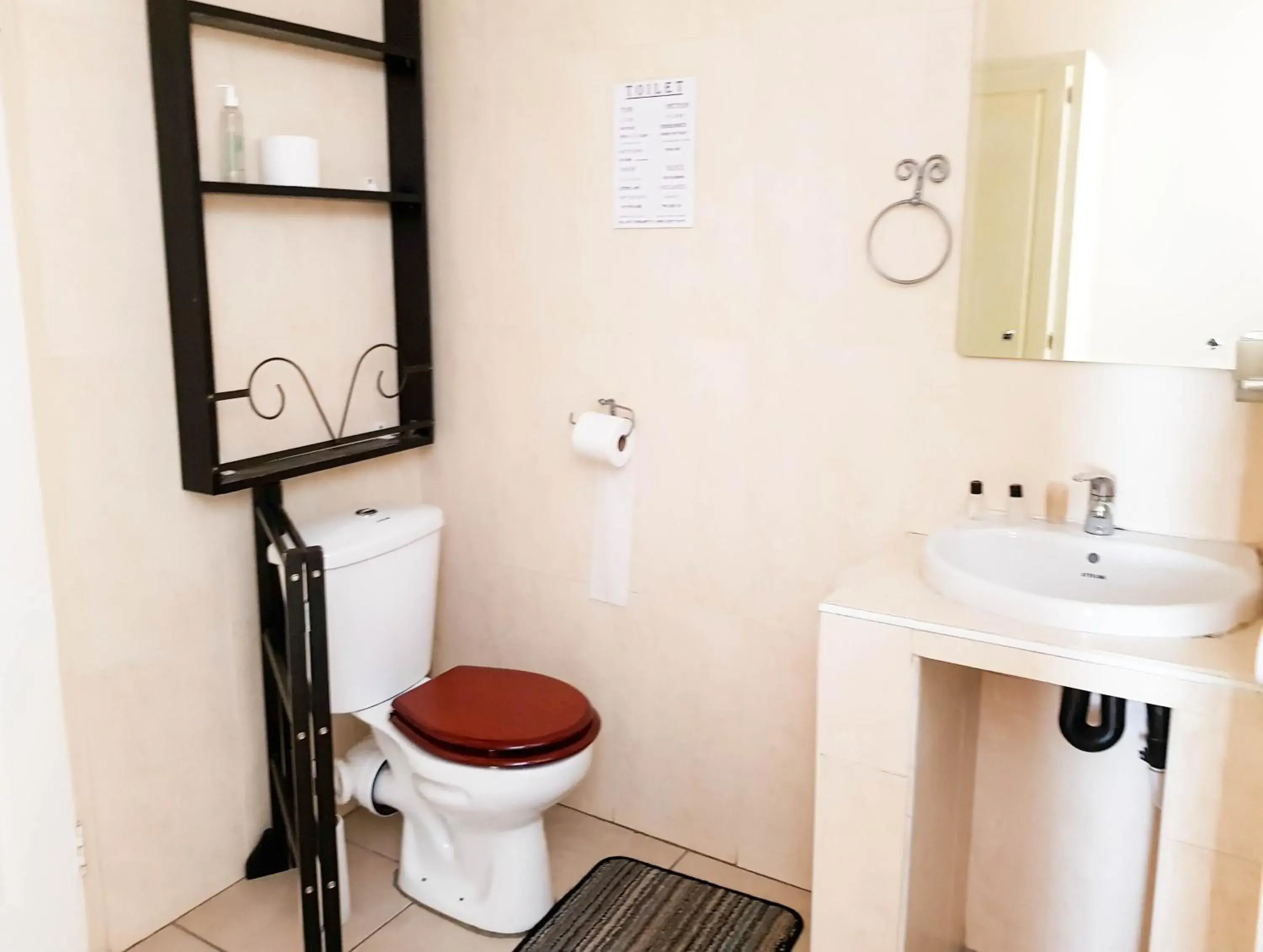 Double Room with Private Bathroom in Dormio Manor Guest Lodge Double Room with Private Bathroom in Dormio Manor Guest Lodge