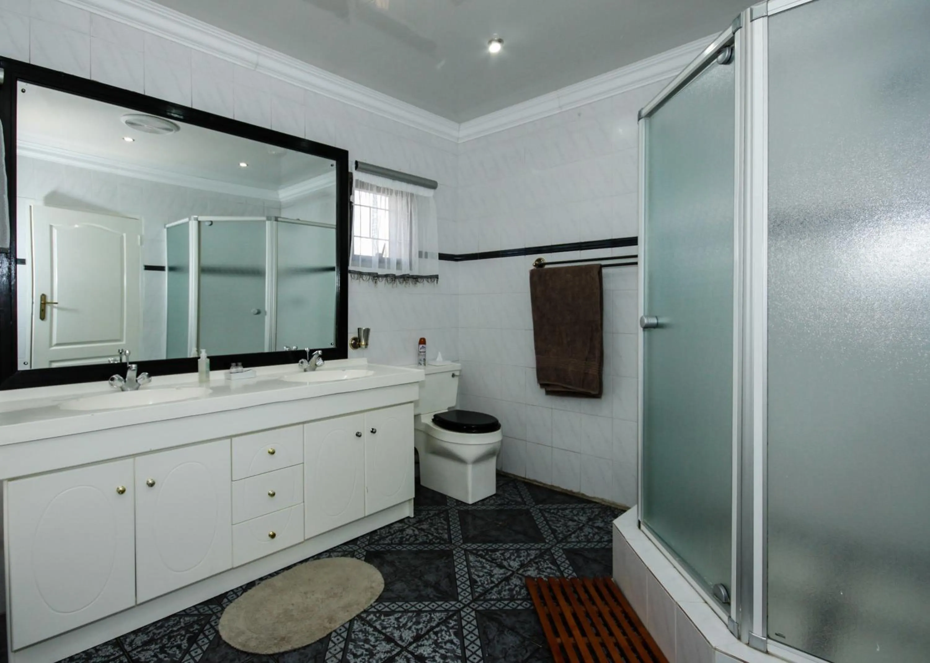 Bathroom in Dormio Manor Guest Lodge