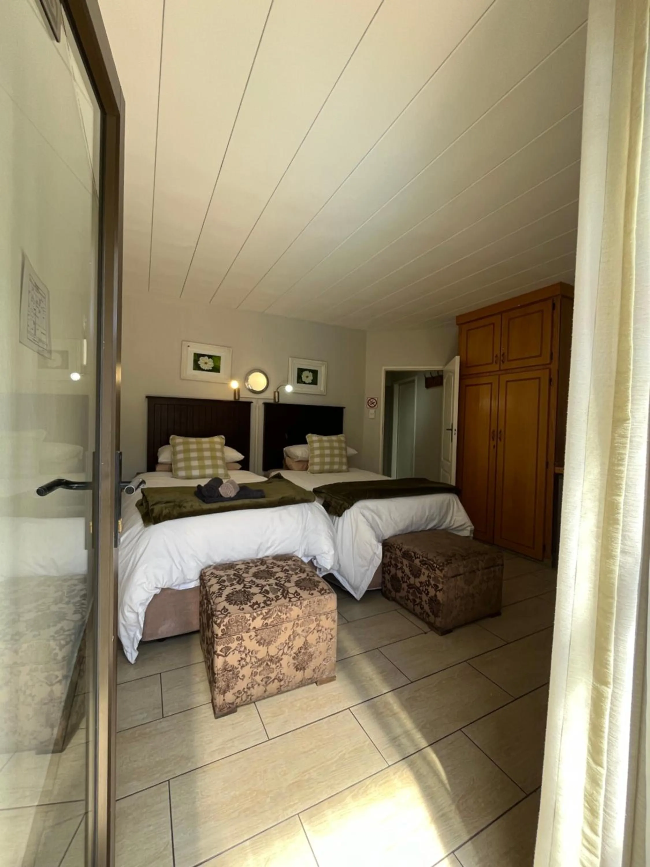 Bed in Dormio Manor Guest Lodge