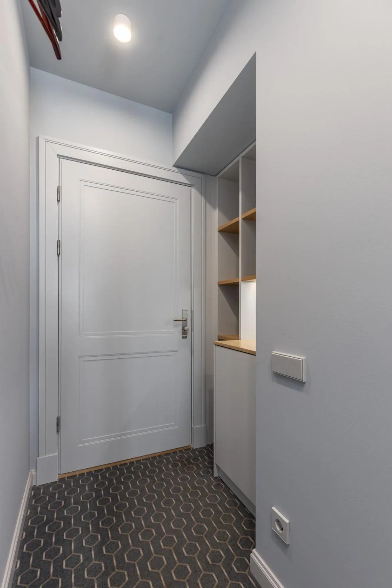 wardrobe in Roze Park Rooms