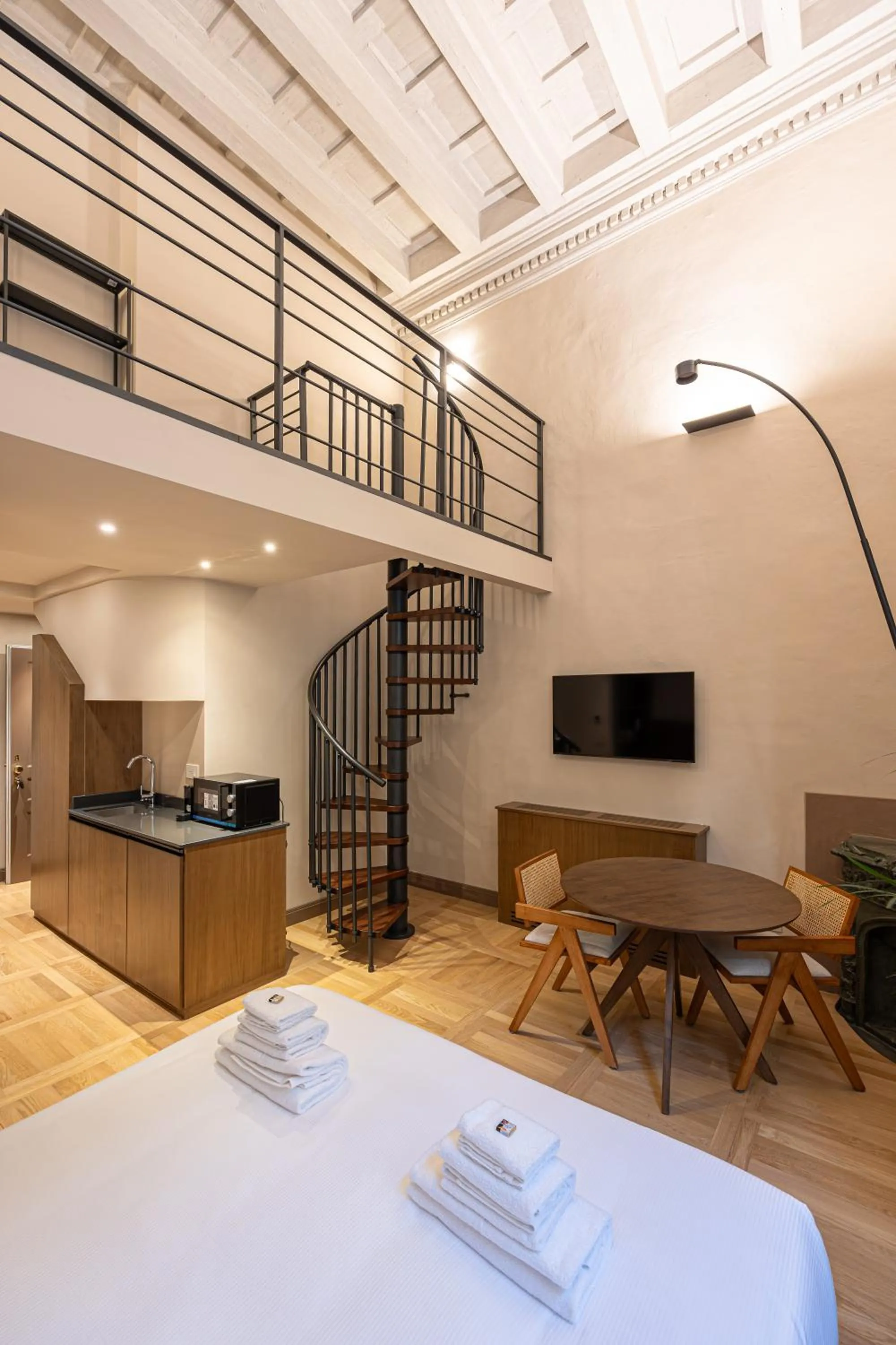 Photo of the whole room, Bed in Maggio Living