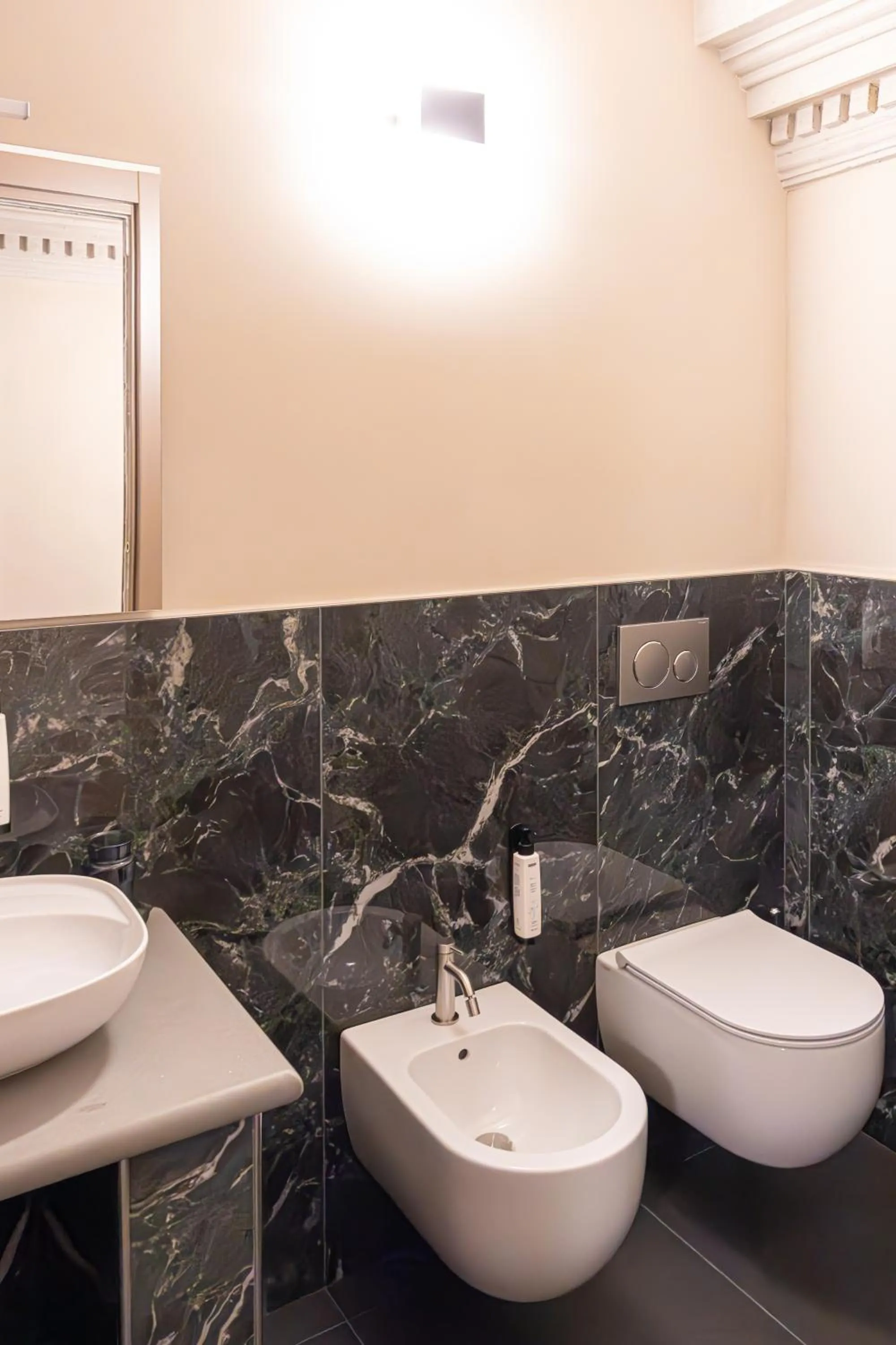 Toilet in Maggio Living