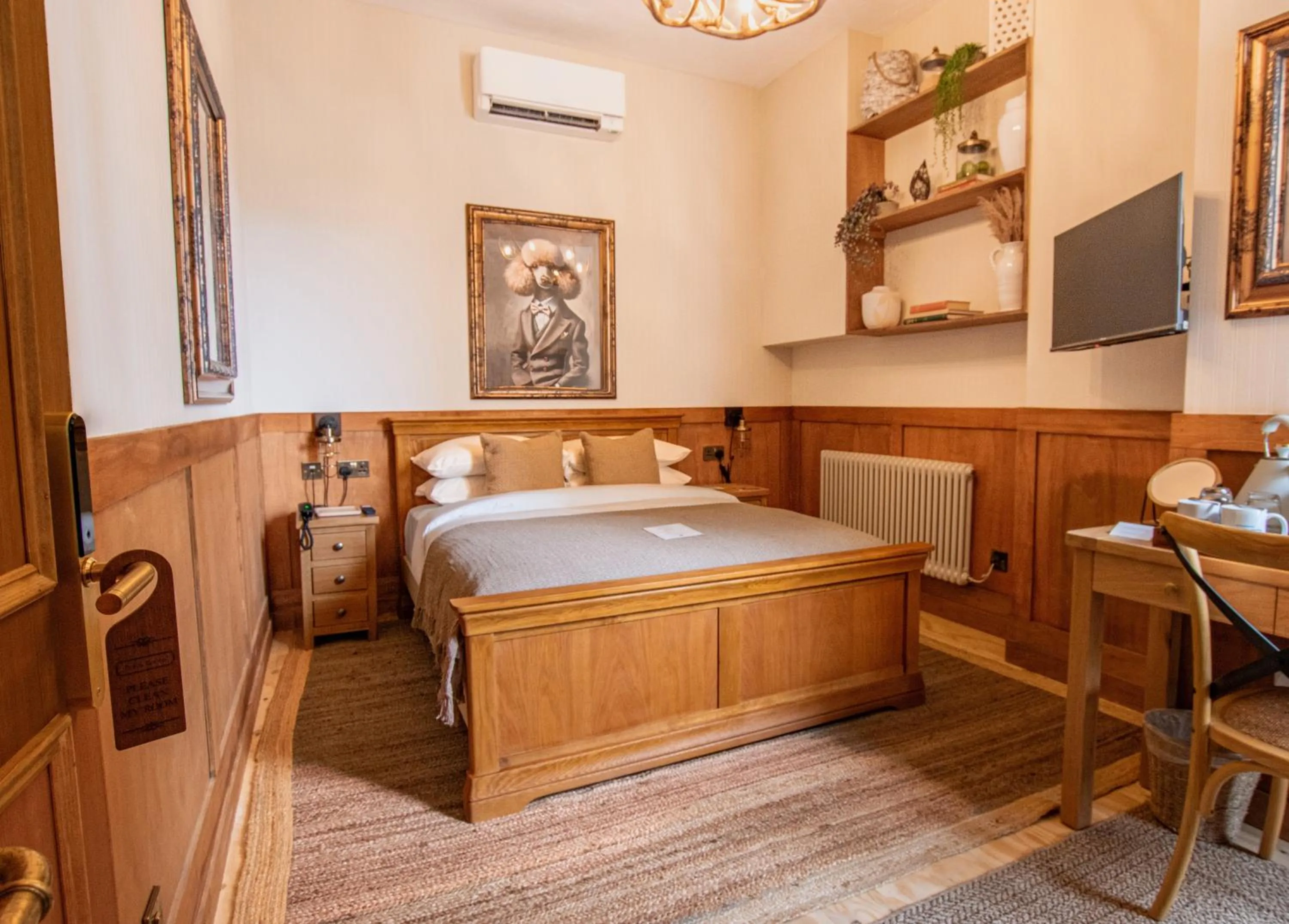 Bed in The Old Farmhouse Pub and Rooms