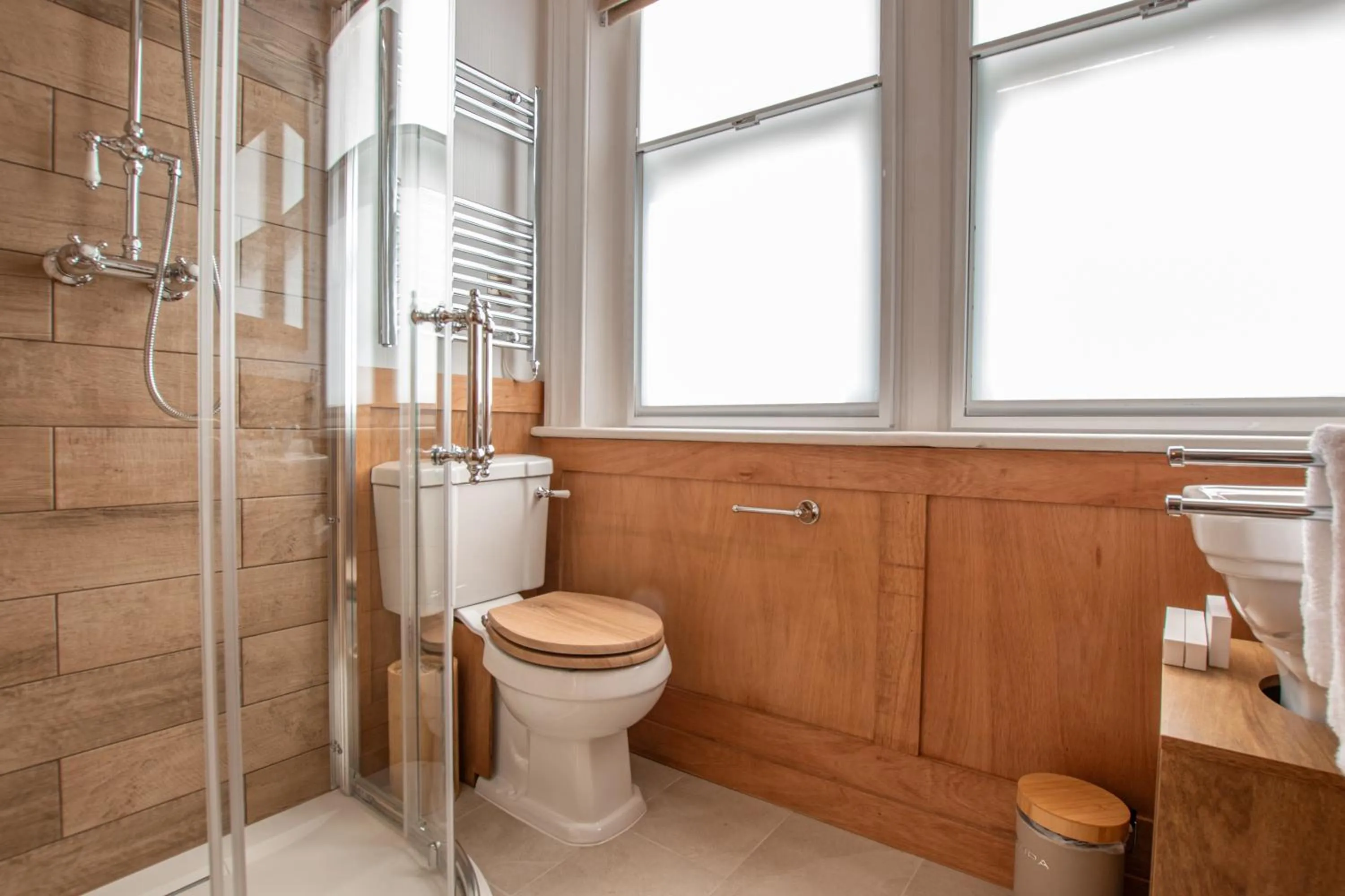 The Old Farmhouse Pub and Rooms