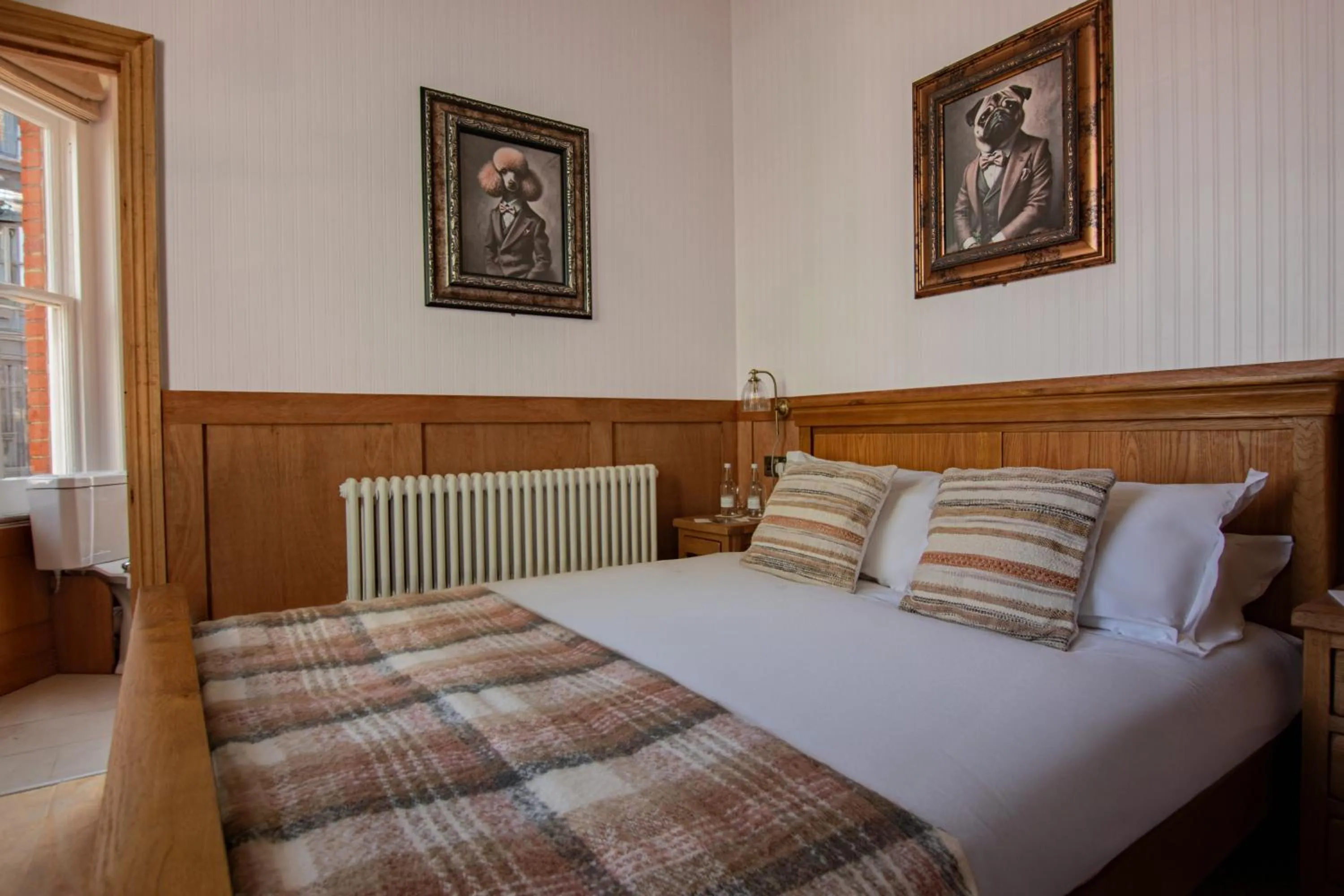 Bedroom, Bed in The Old Farmhouse Pub and Rooms