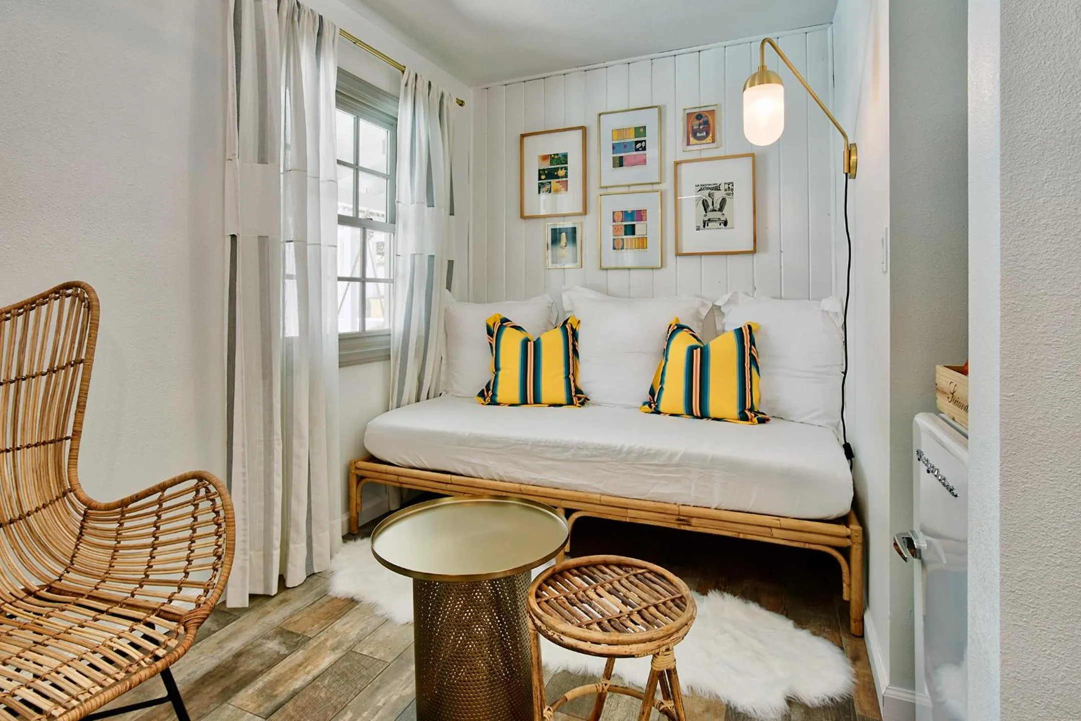 Photo of the whole room in Dive Palm Springs